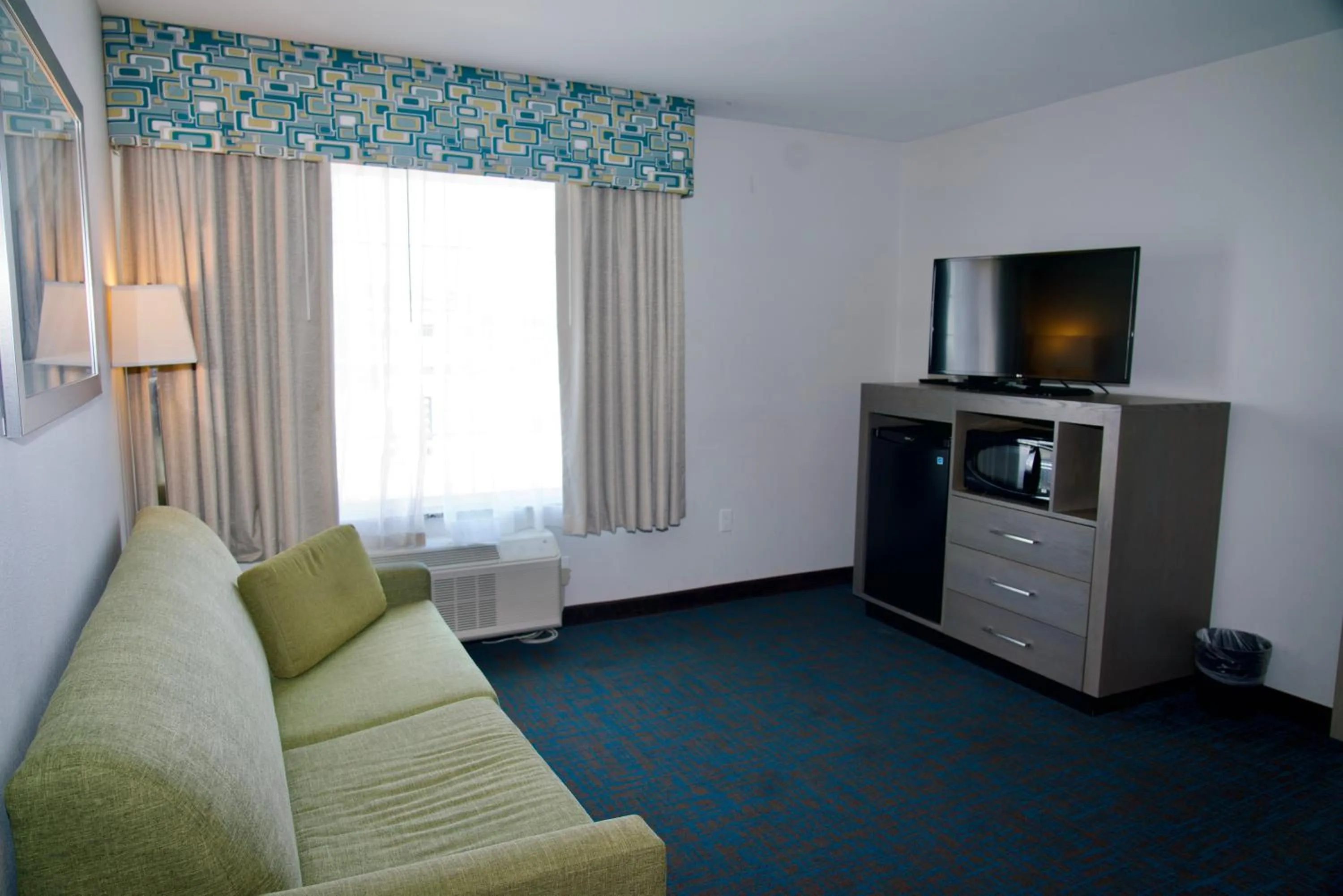 Living room in La Quinta by Wyndham St. Paul-Woodbury