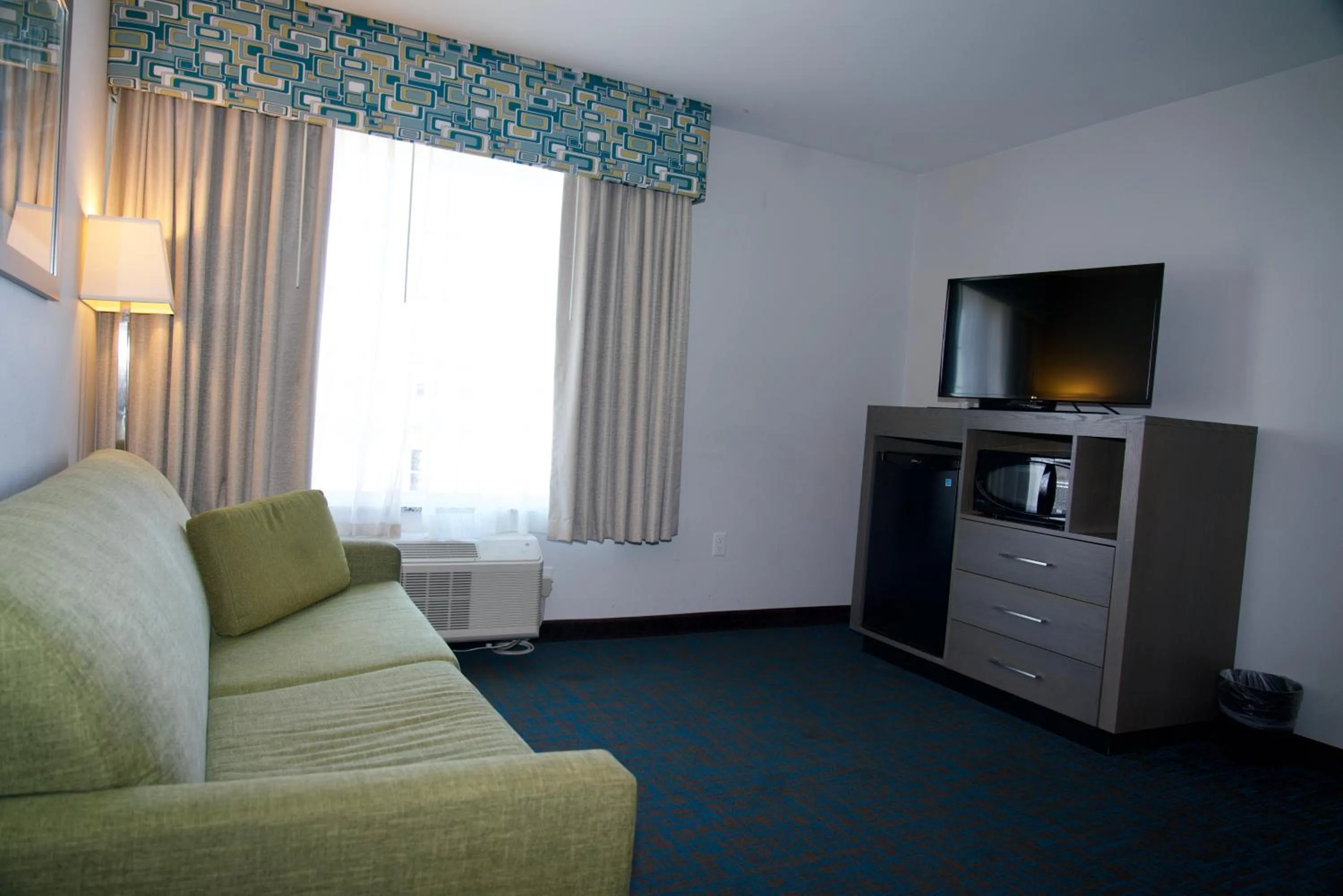 Living room in La Quinta by Wyndham St. Paul-Woodbury