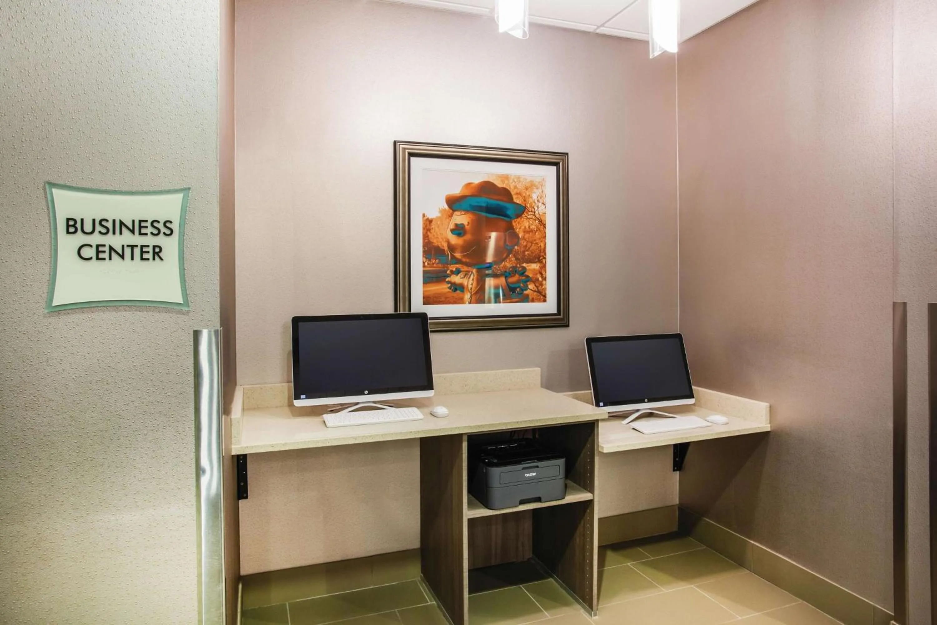 Business facilities in La Quinta by Wyndham St. Paul-Woodbury