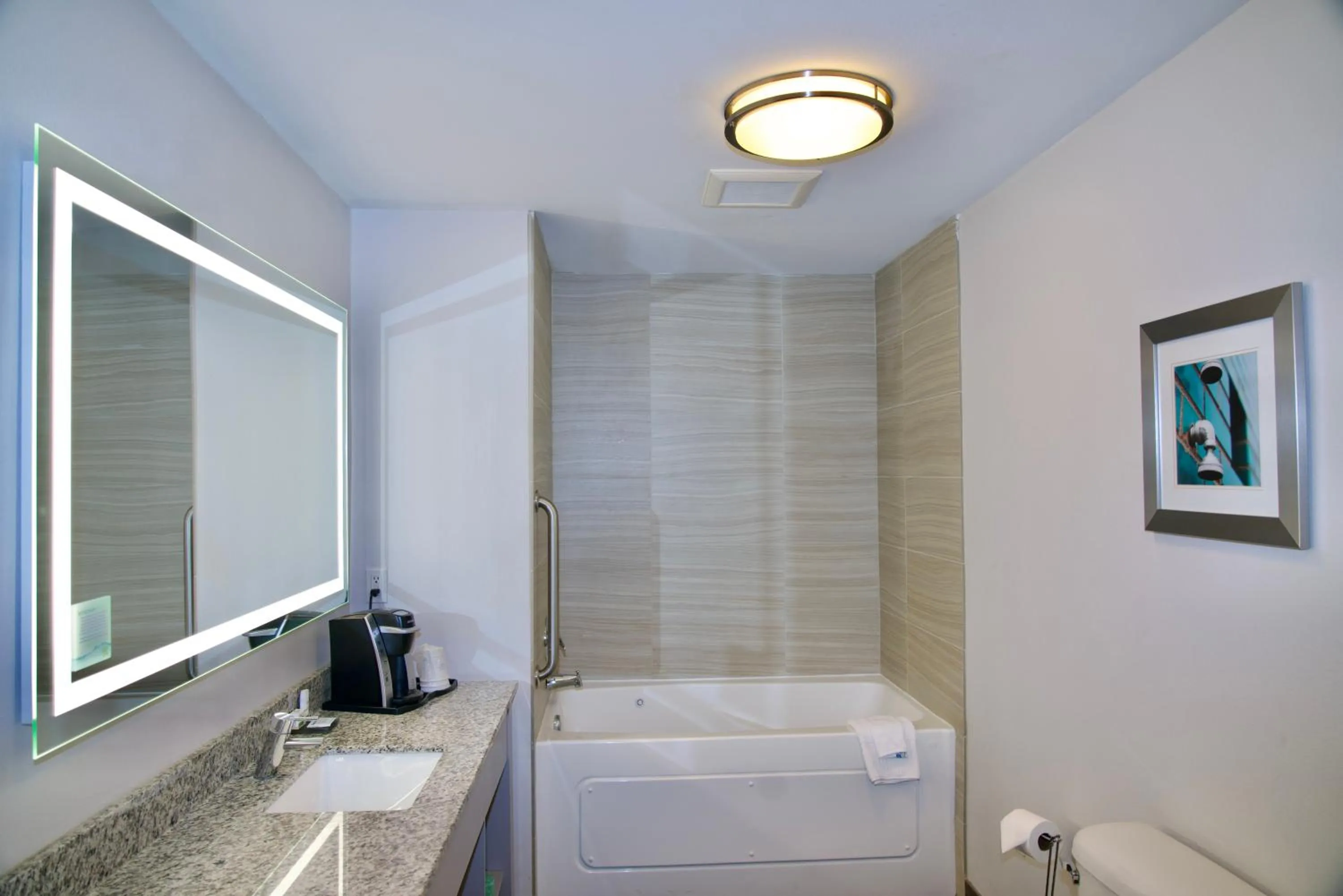 Bathroom, Bed in La Quinta by Wyndham St. Paul-Woodbury