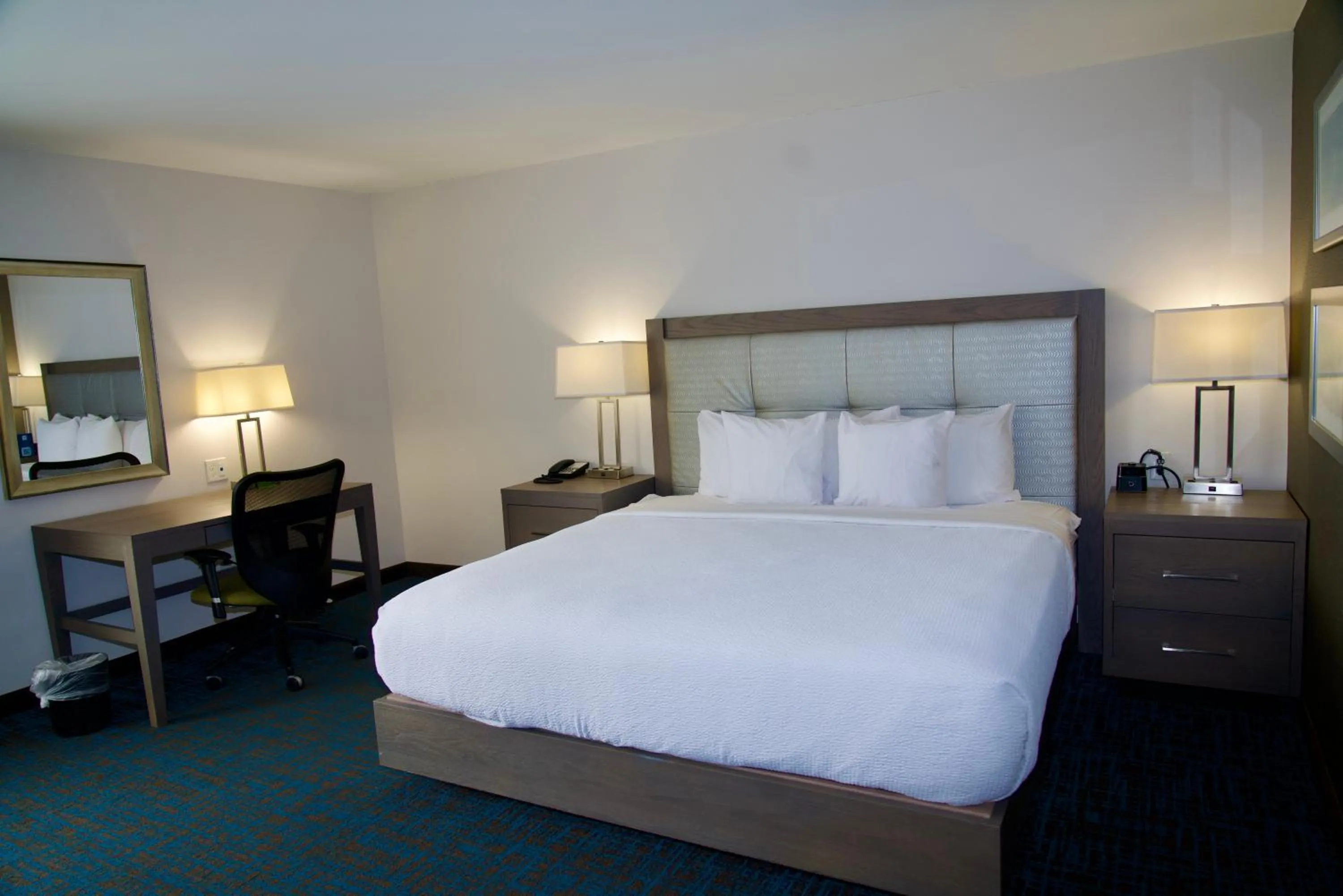 Bedroom, Bed in La Quinta by Wyndham St. Paul-Woodbury