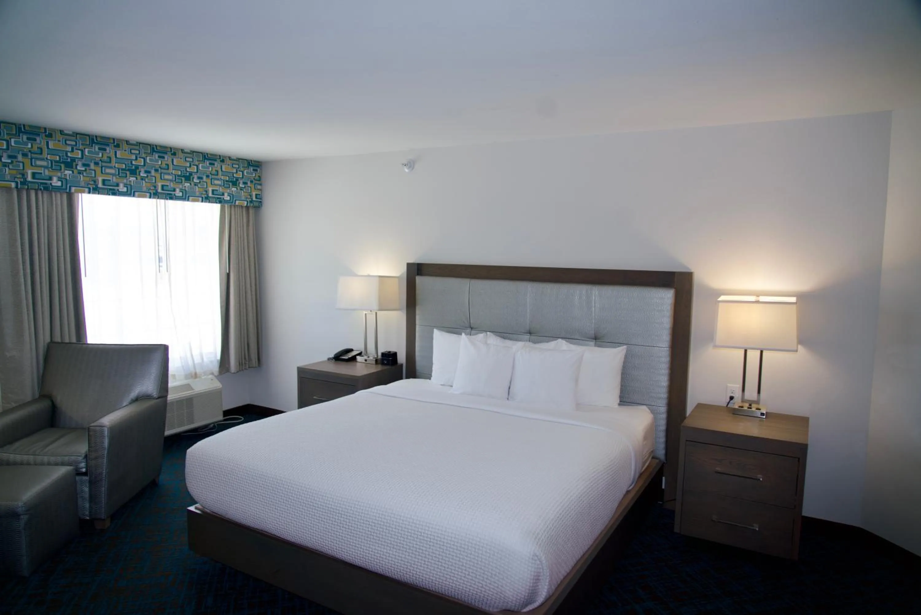 Bed in La Quinta by Wyndham St. Paul-Woodbury