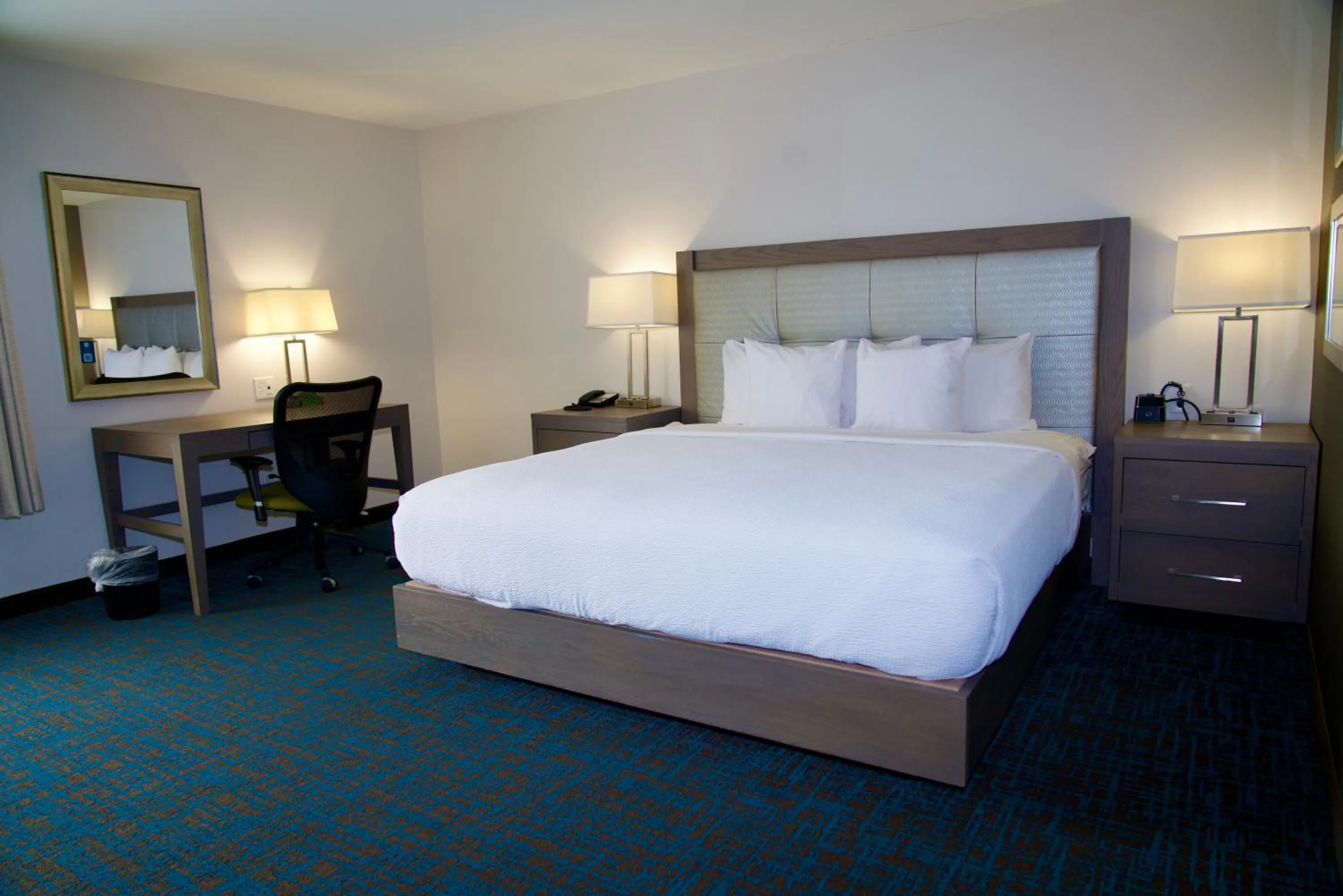 Bedroom, Bed in La Quinta by Wyndham St. Paul-Woodbury