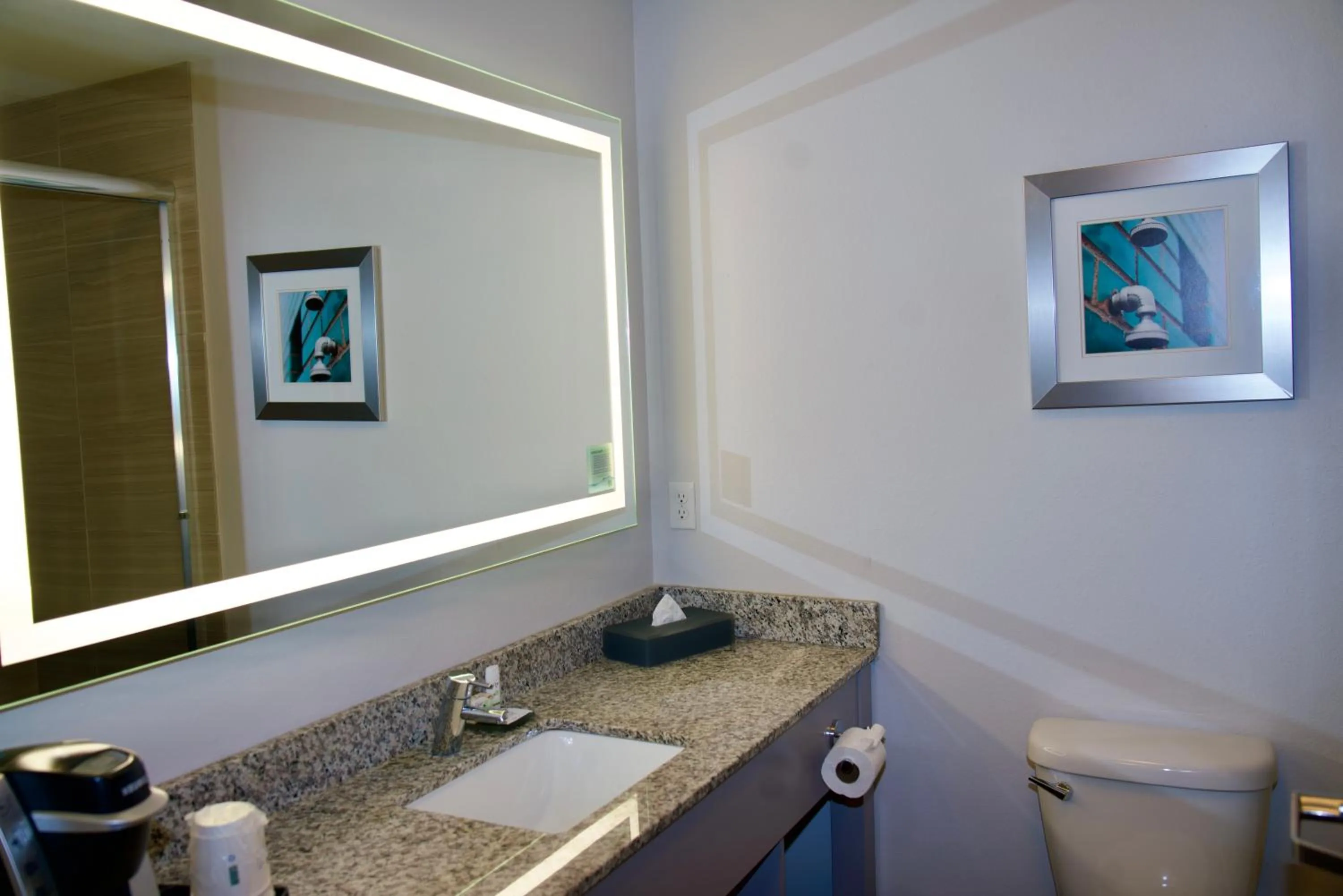 Bathroom in La Quinta by Wyndham St. Paul-Woodbury