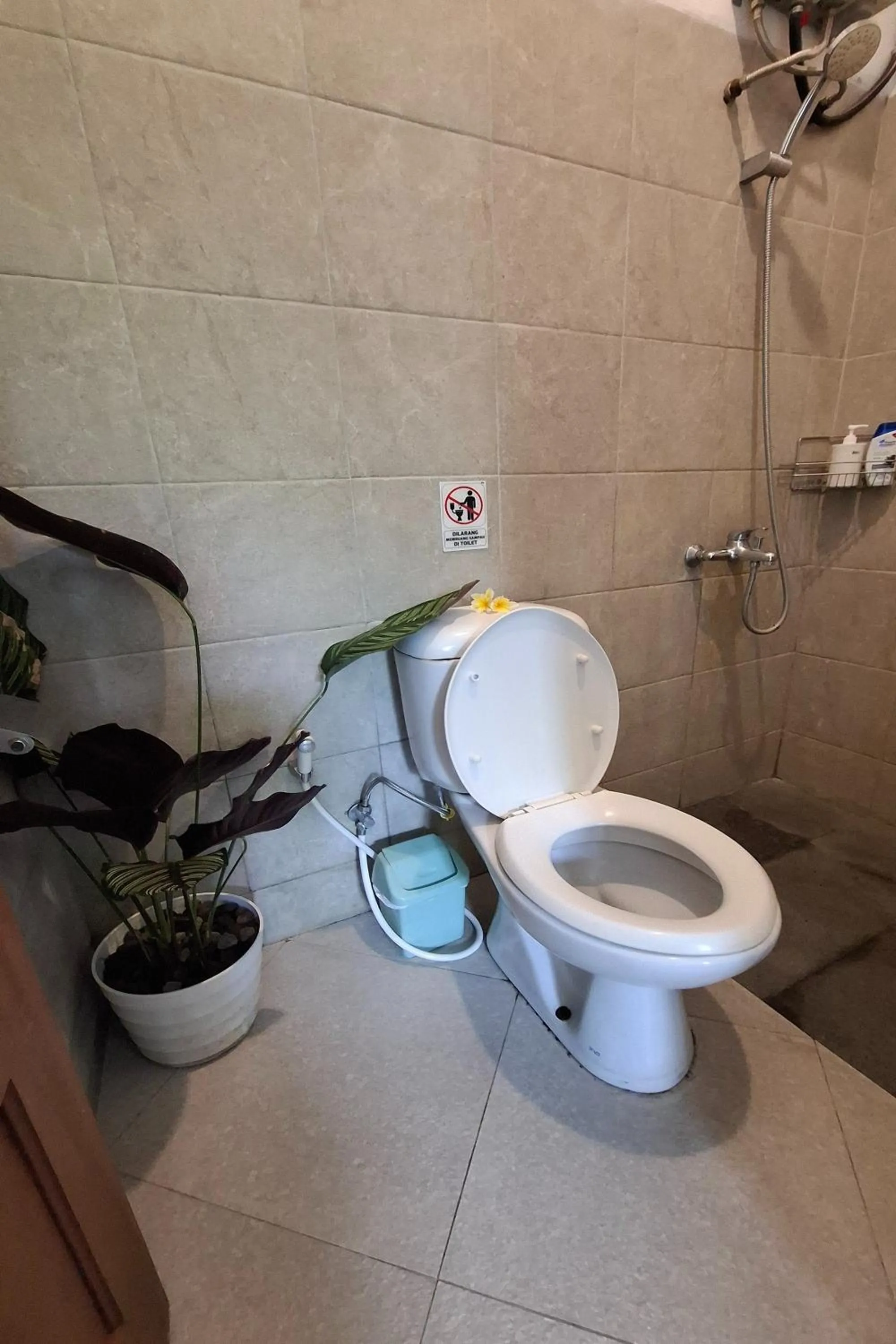 Shower in Bring In House Yogyakarta