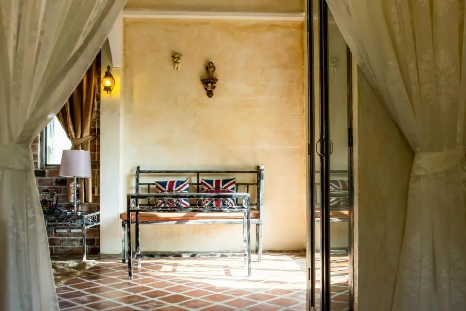 Decorative detail in Stamp Hills Resort