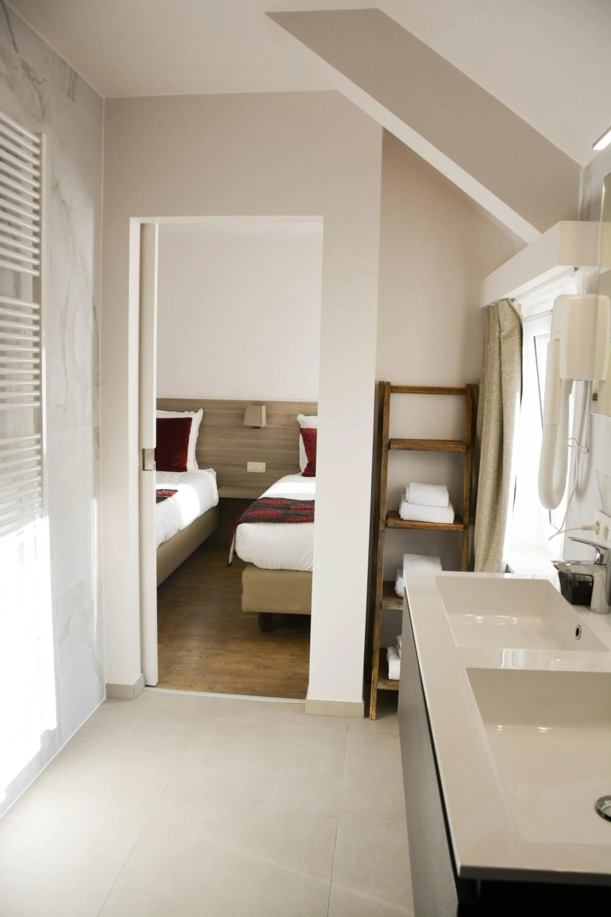 Bathroom, Bed in Hotel Maraboe