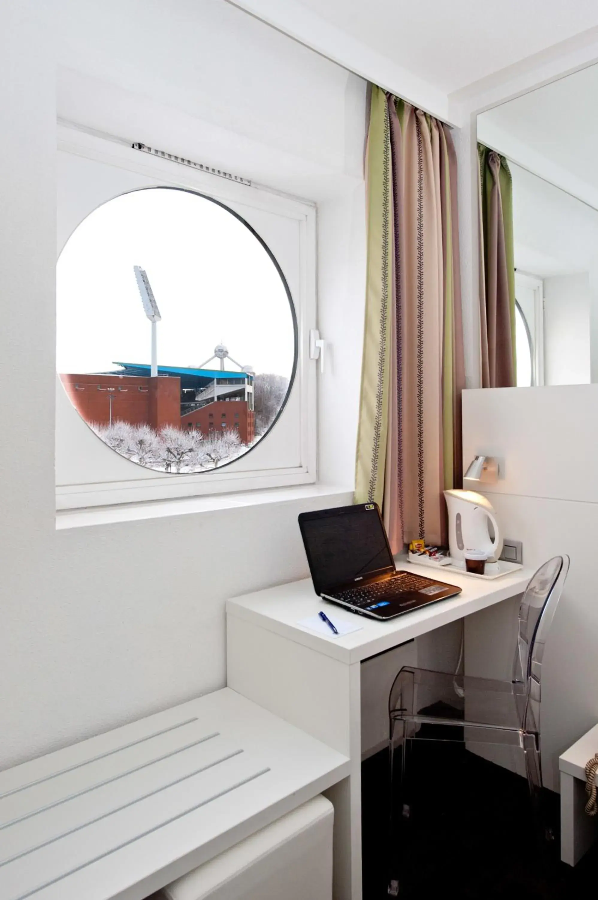 Standard Twin Room in Hotel Expo Standard Twin Room in Hotel Expo