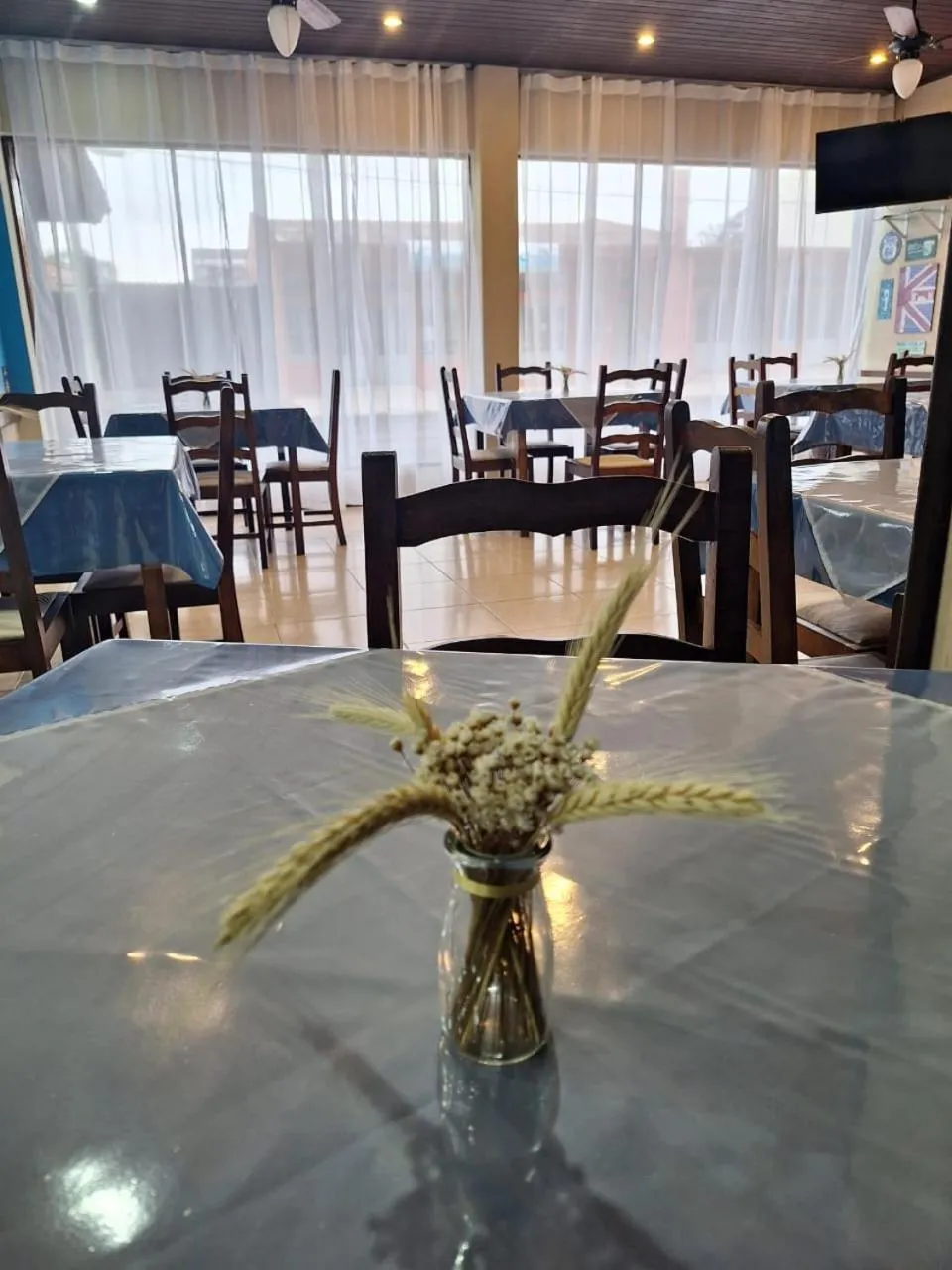 Restaurant/places to eat in Center Hotel