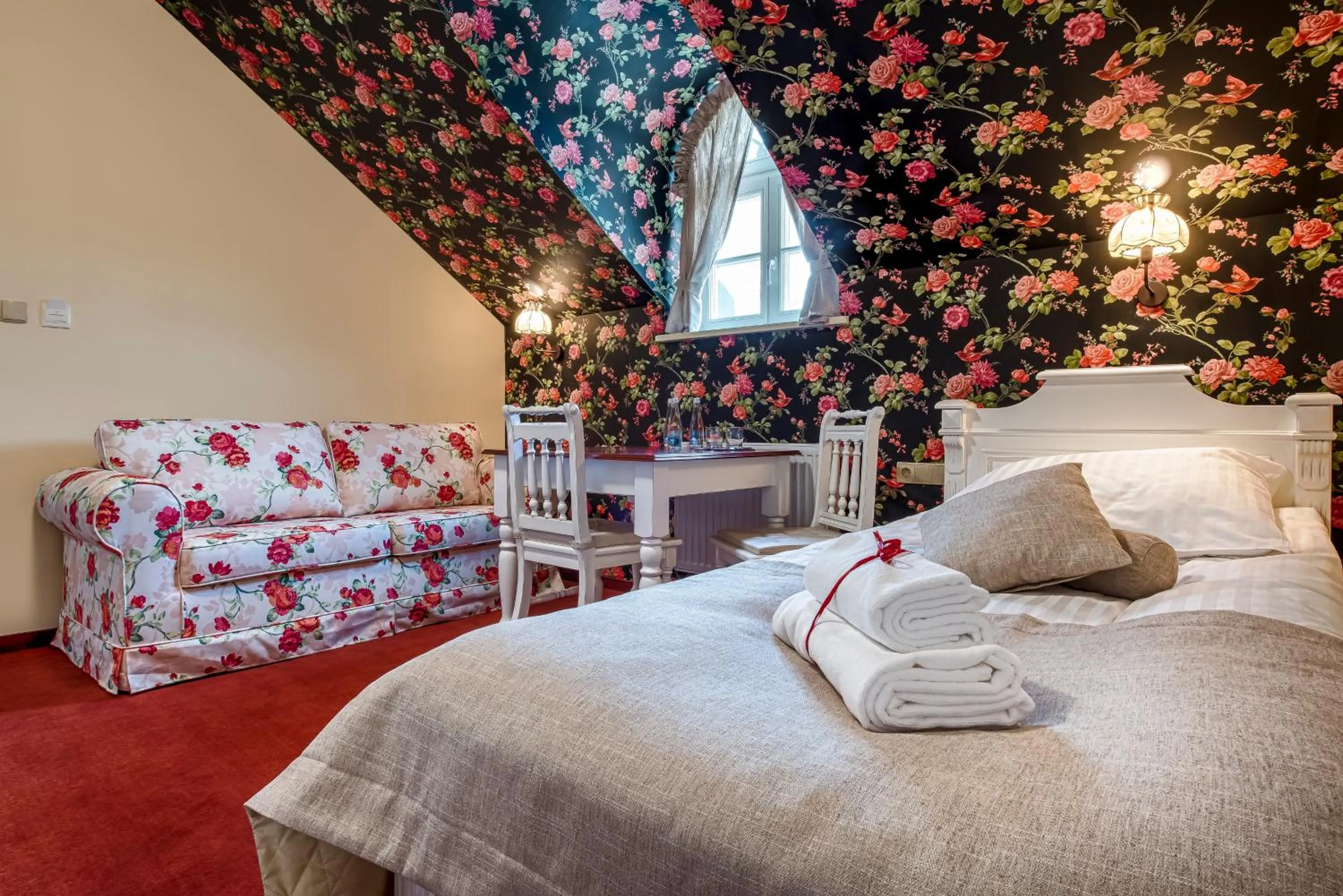 Seating area, Bed in Hotel Dwór Fijewo