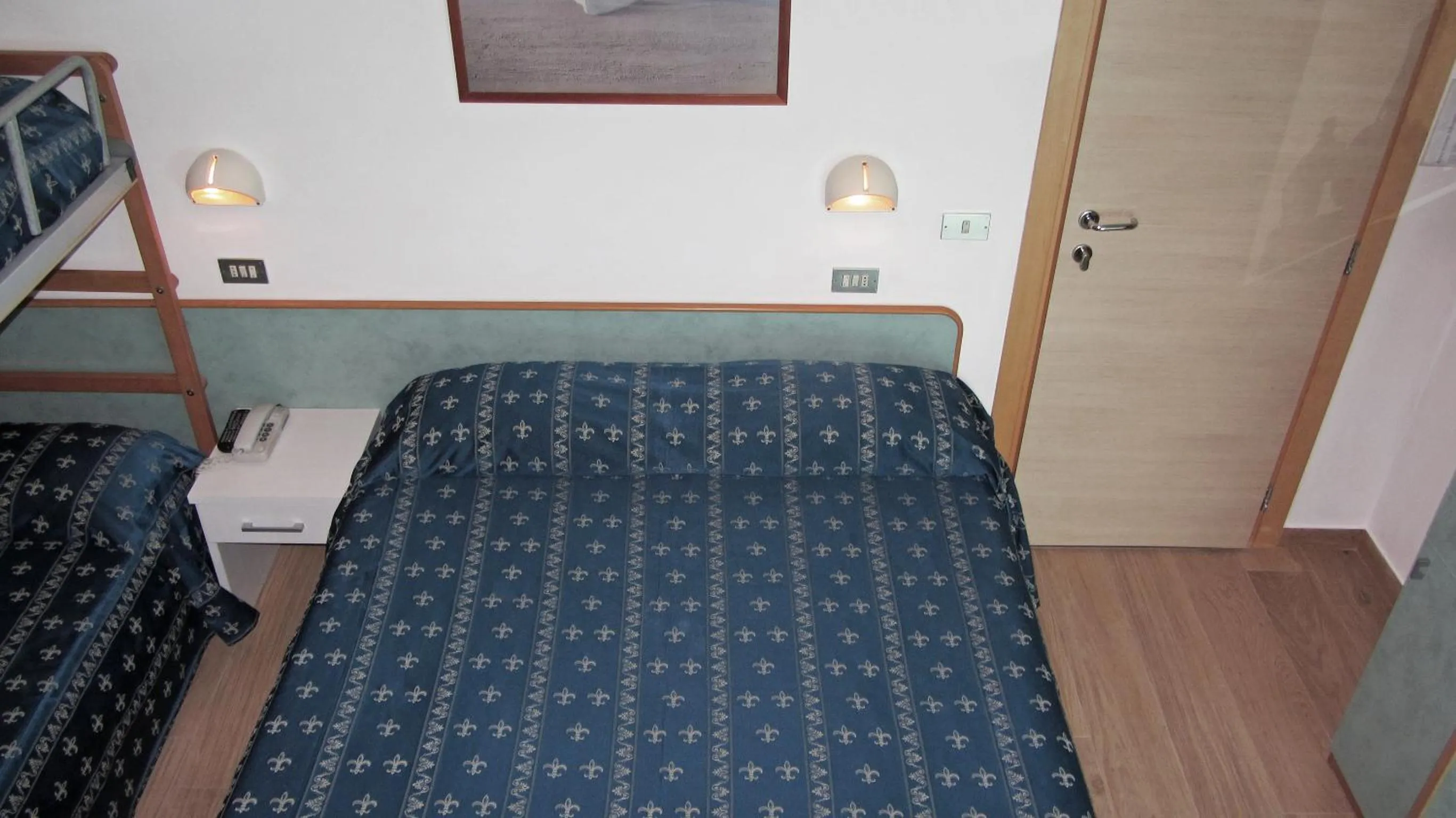 Bedroom, Bed in Hotel Sorriso - molto più di una stella