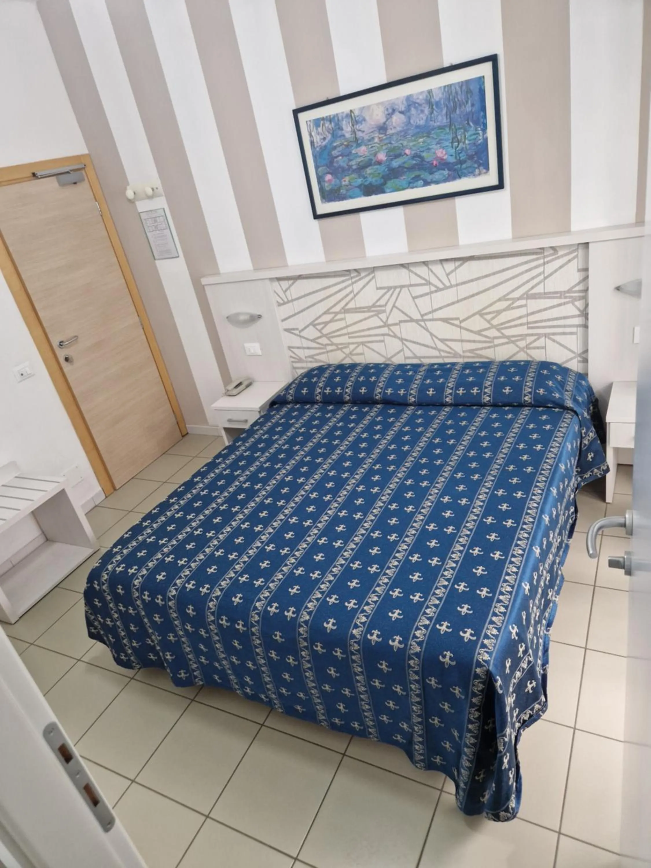 Bedroom, Bed in Hotel Sorriso - molto più di una stella