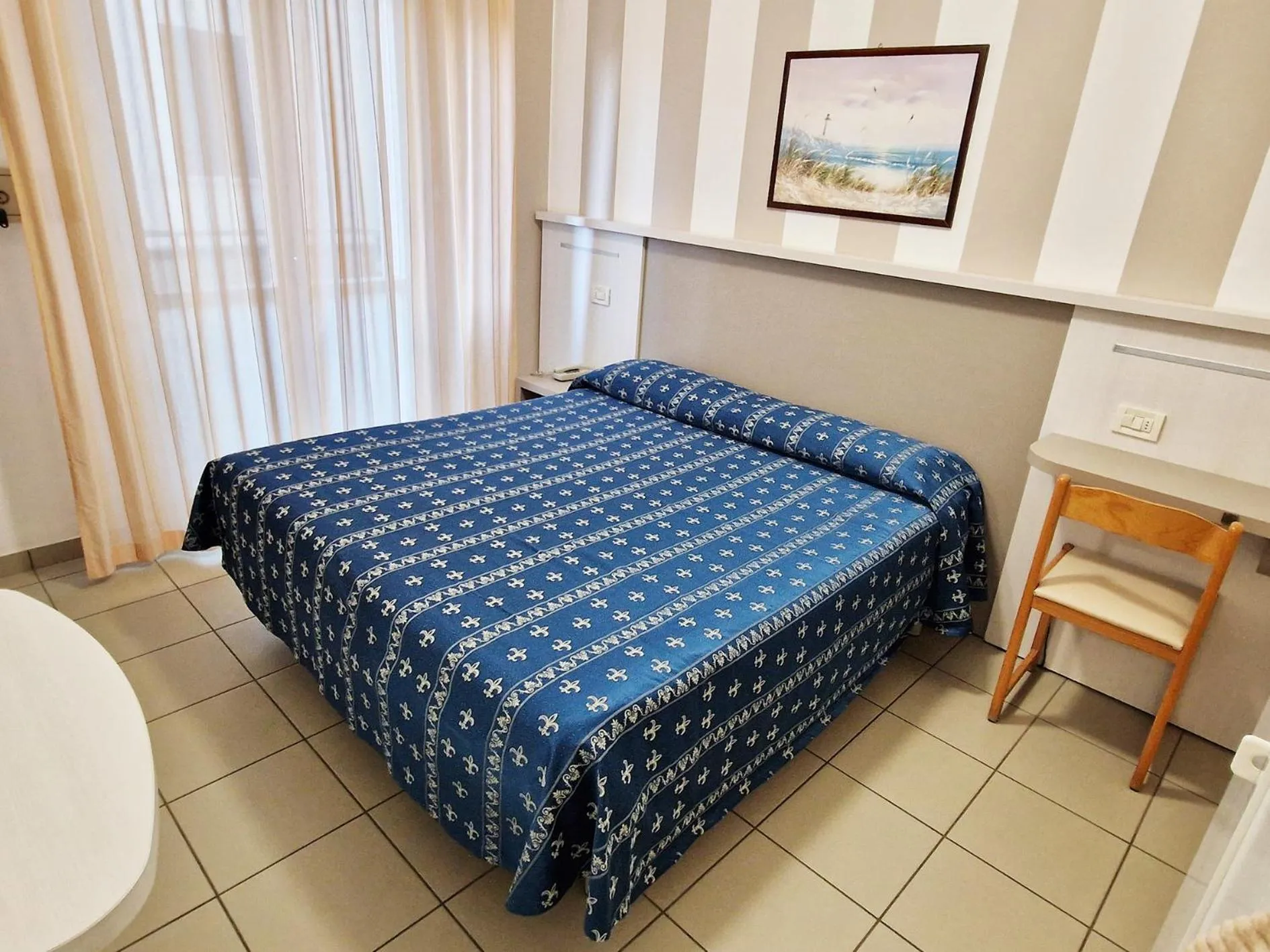 Bedroom, Bed in Hotel Sorriso - molto più di una stella