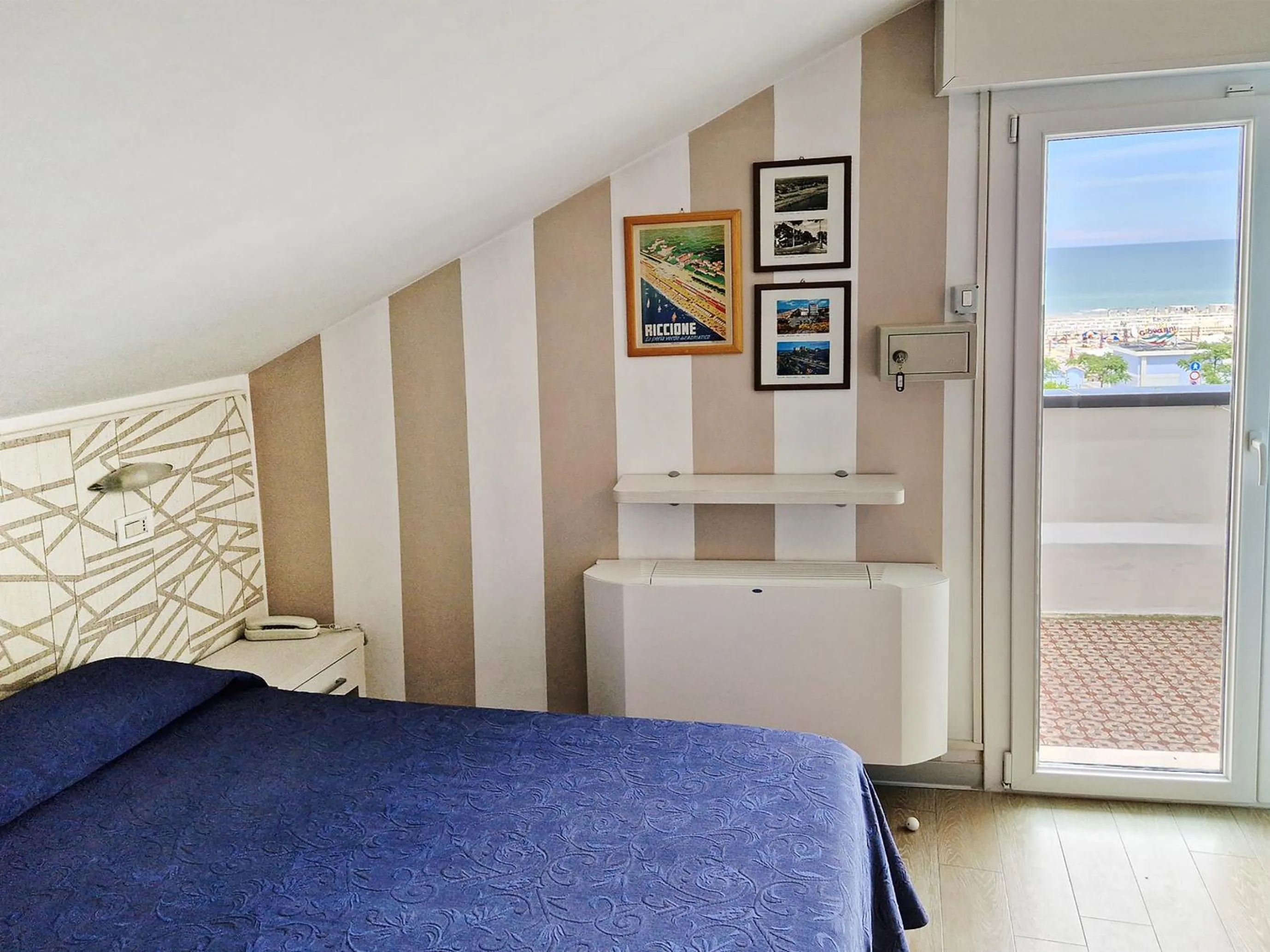 Sea view, Bed in Hotel Sorriso - molto più di una stella