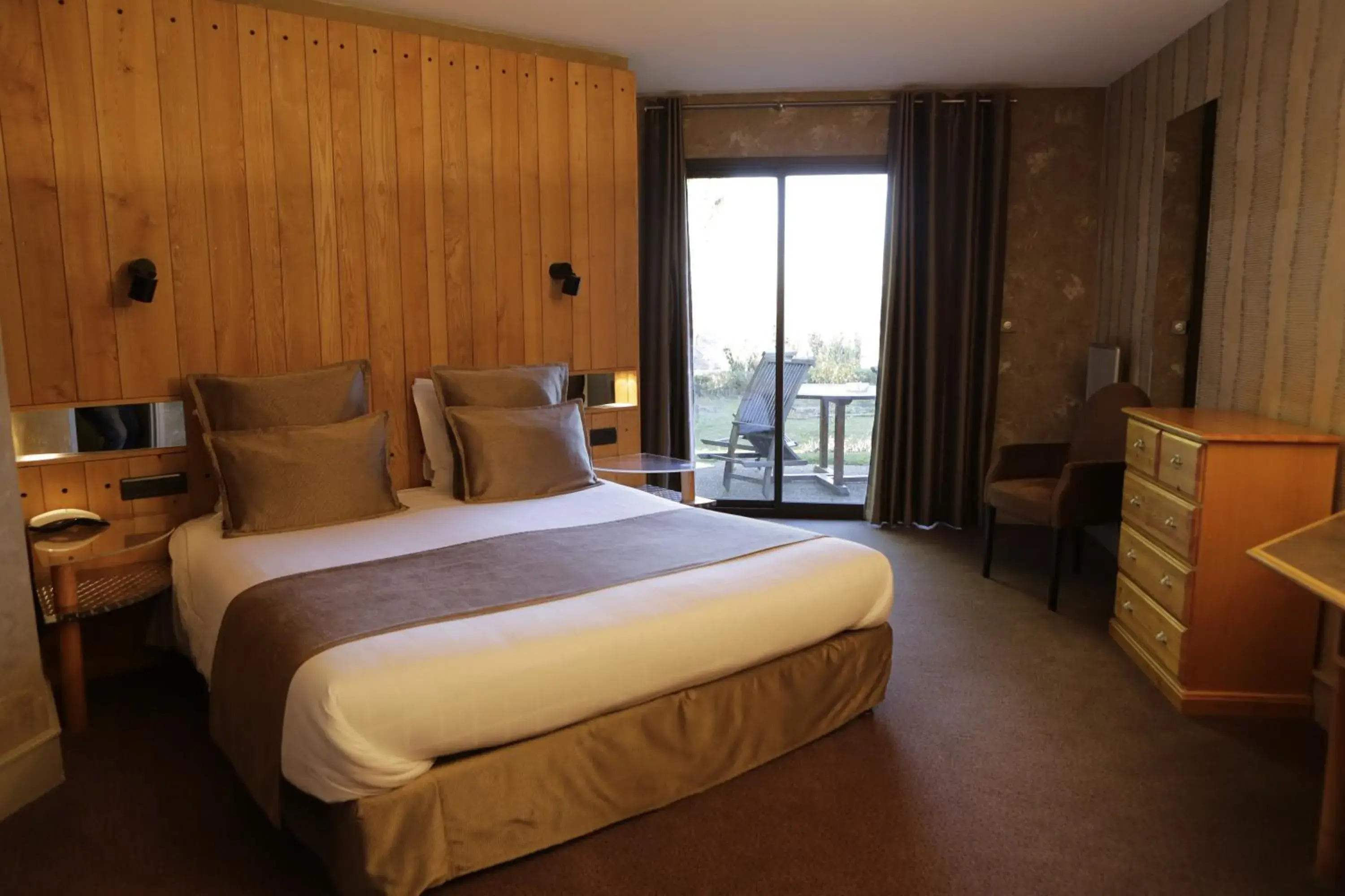 Photo of the whole room, Bed in Logis Auberge du Barrez Photo of the whole room, Bed in Logis Auberge du Barrez
