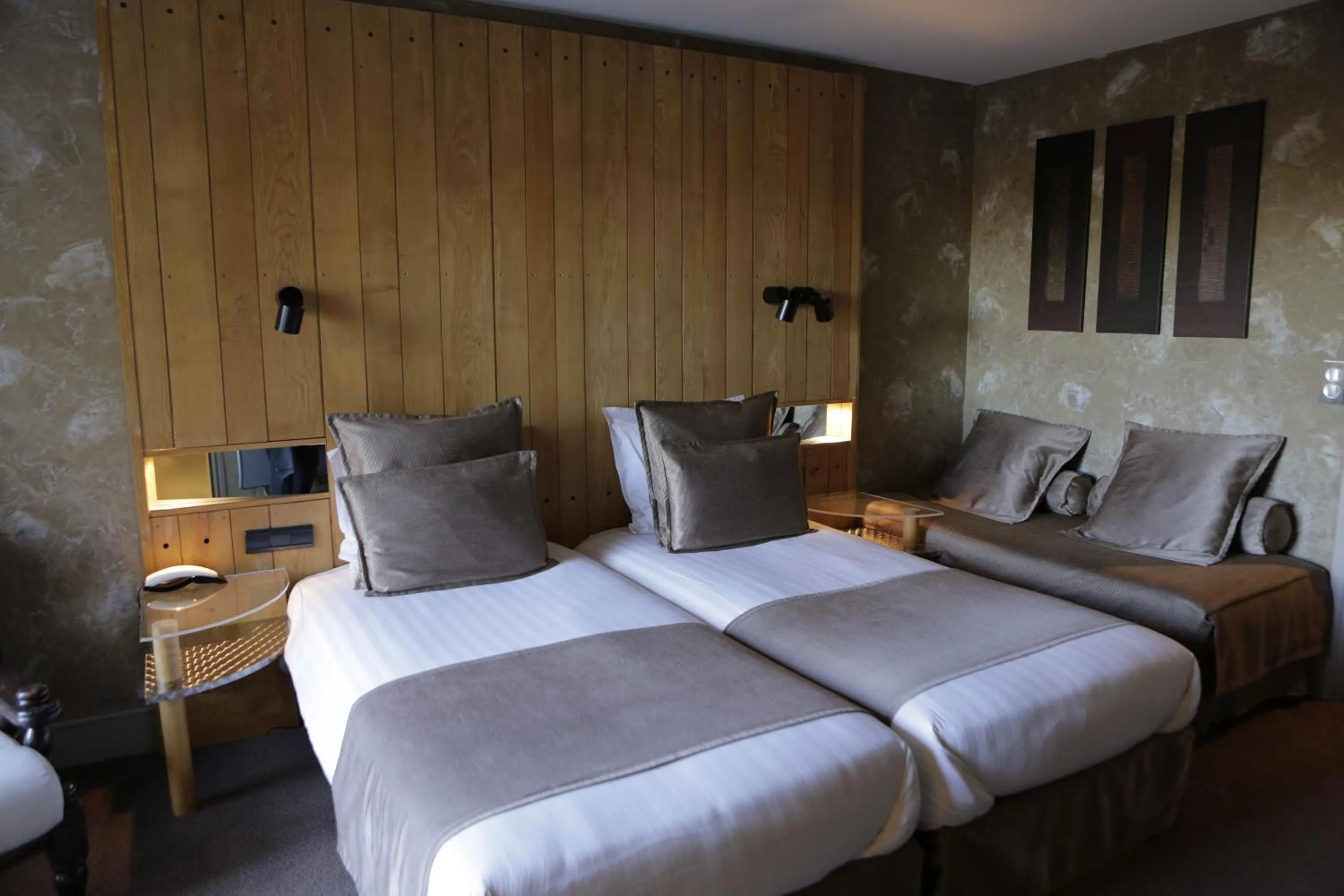 Bedroom, Bed in Logis Auberge du Barrez