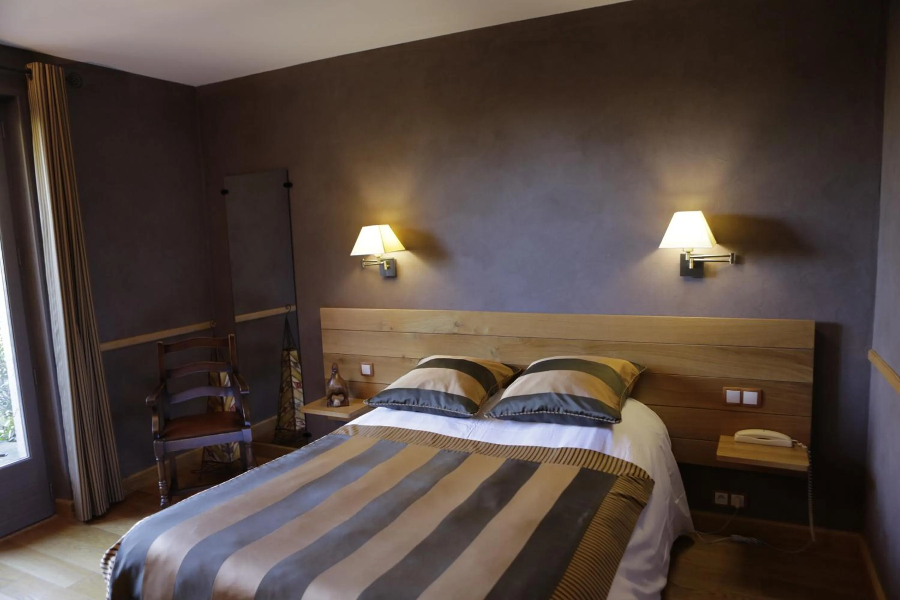 Photo of the whole room, Bed in Logis Auberge du Barrez