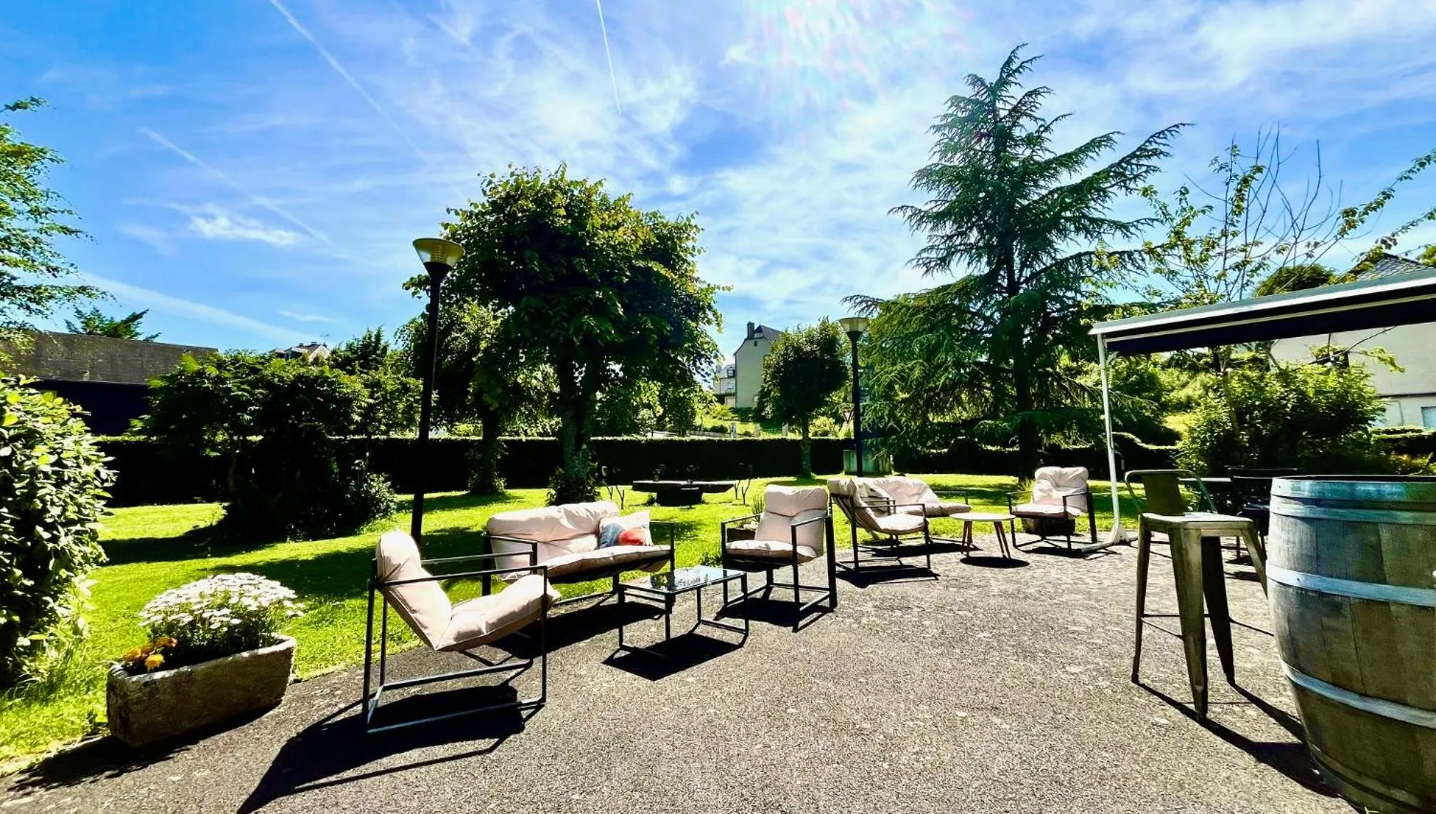 Lounge or bar in Logis Auberge du Barrez