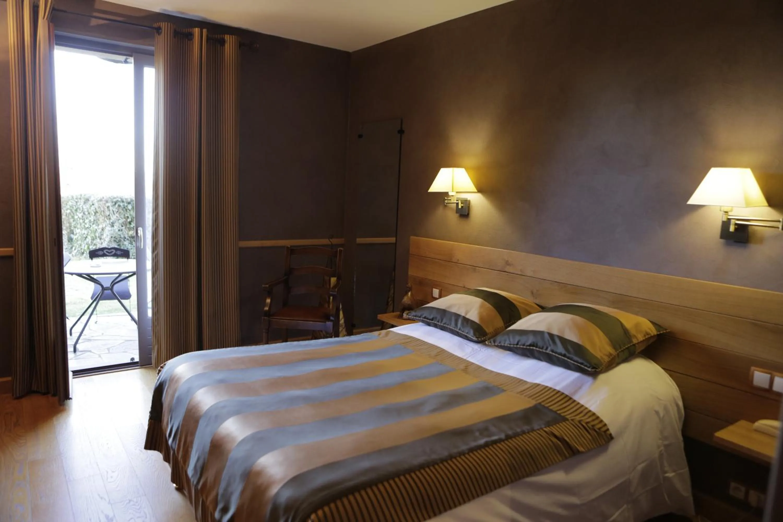 Photo of the whole room, Bed in Logis Auberge du Barrez