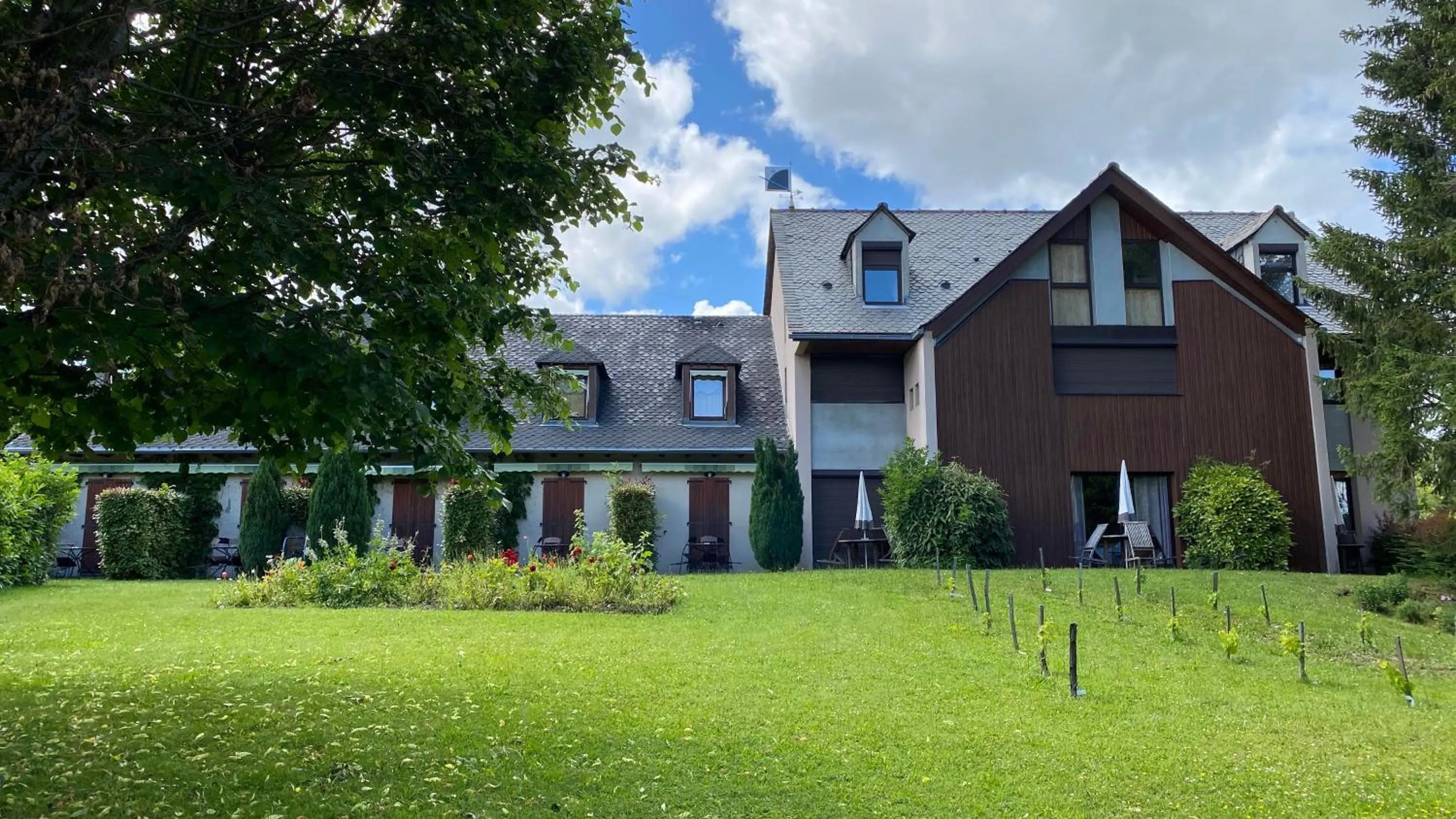 Property building in Logis Auberge du Barrez