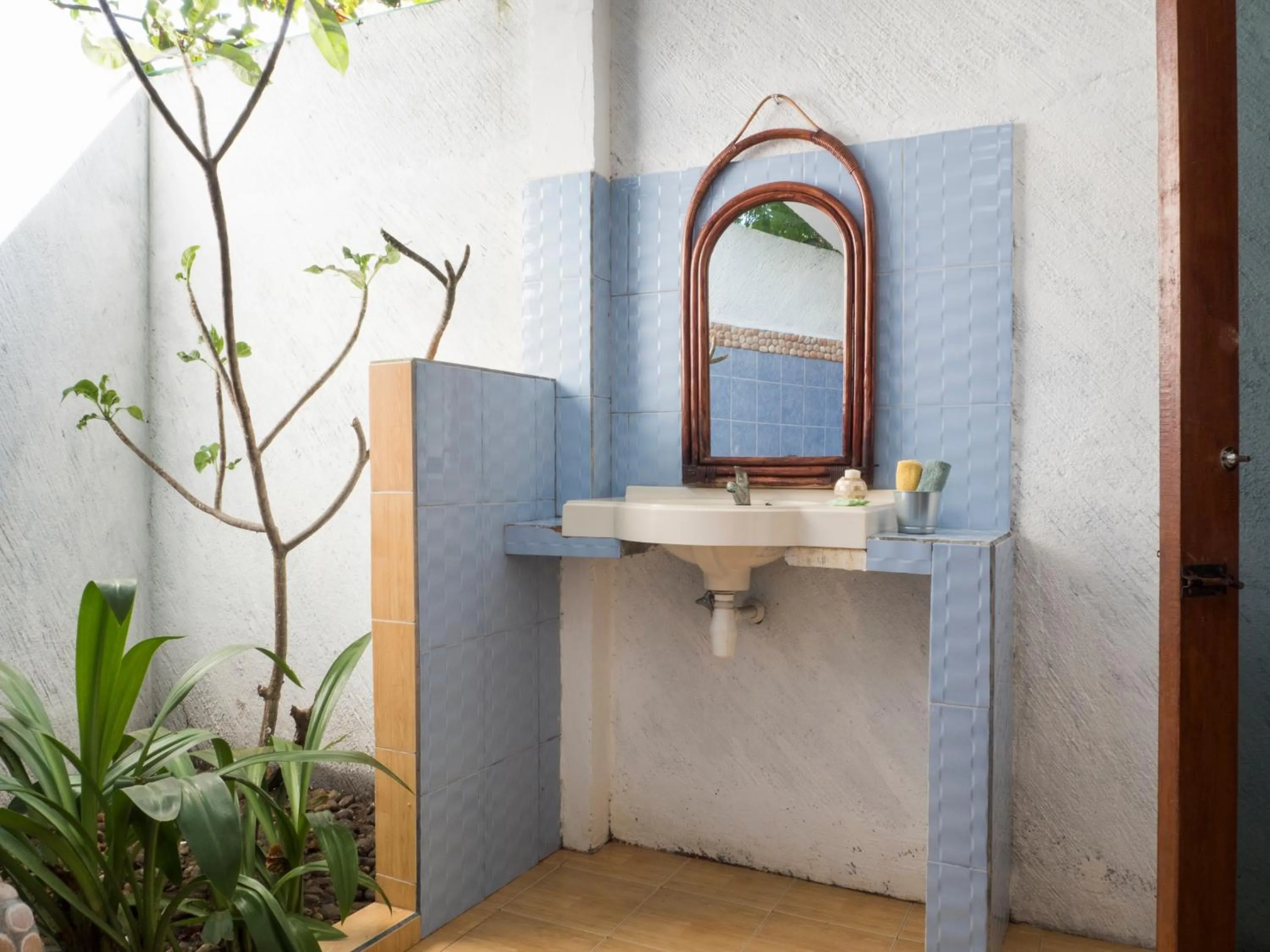 Gili Turtle Beach Resort