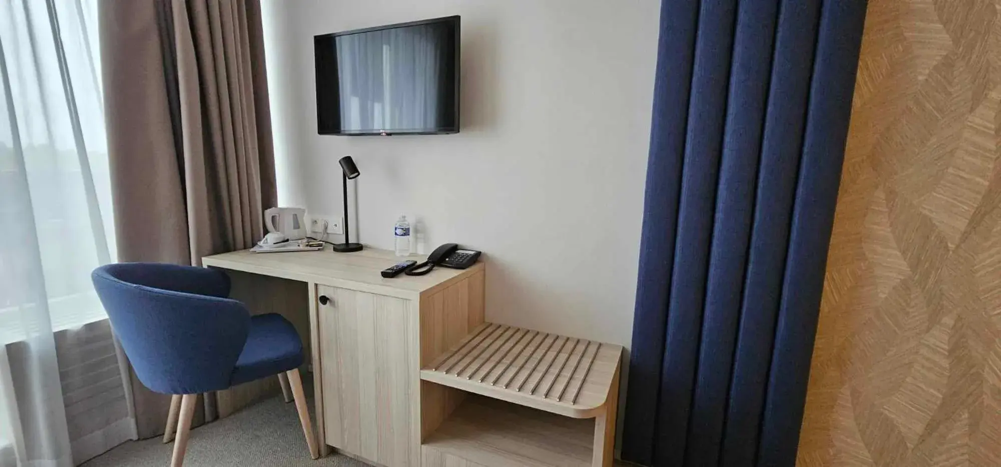 Bedroom in Hotel Les 3 Cles Bedroom in Hotel Les 3 Cles