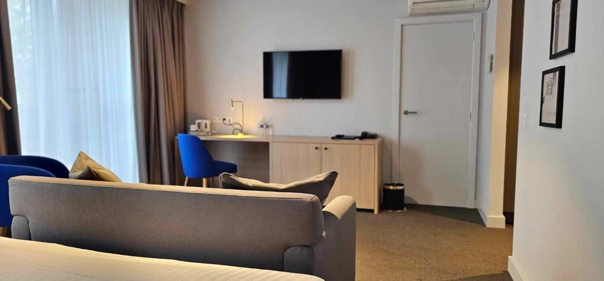 Guests in Hotel Les 3 Cles