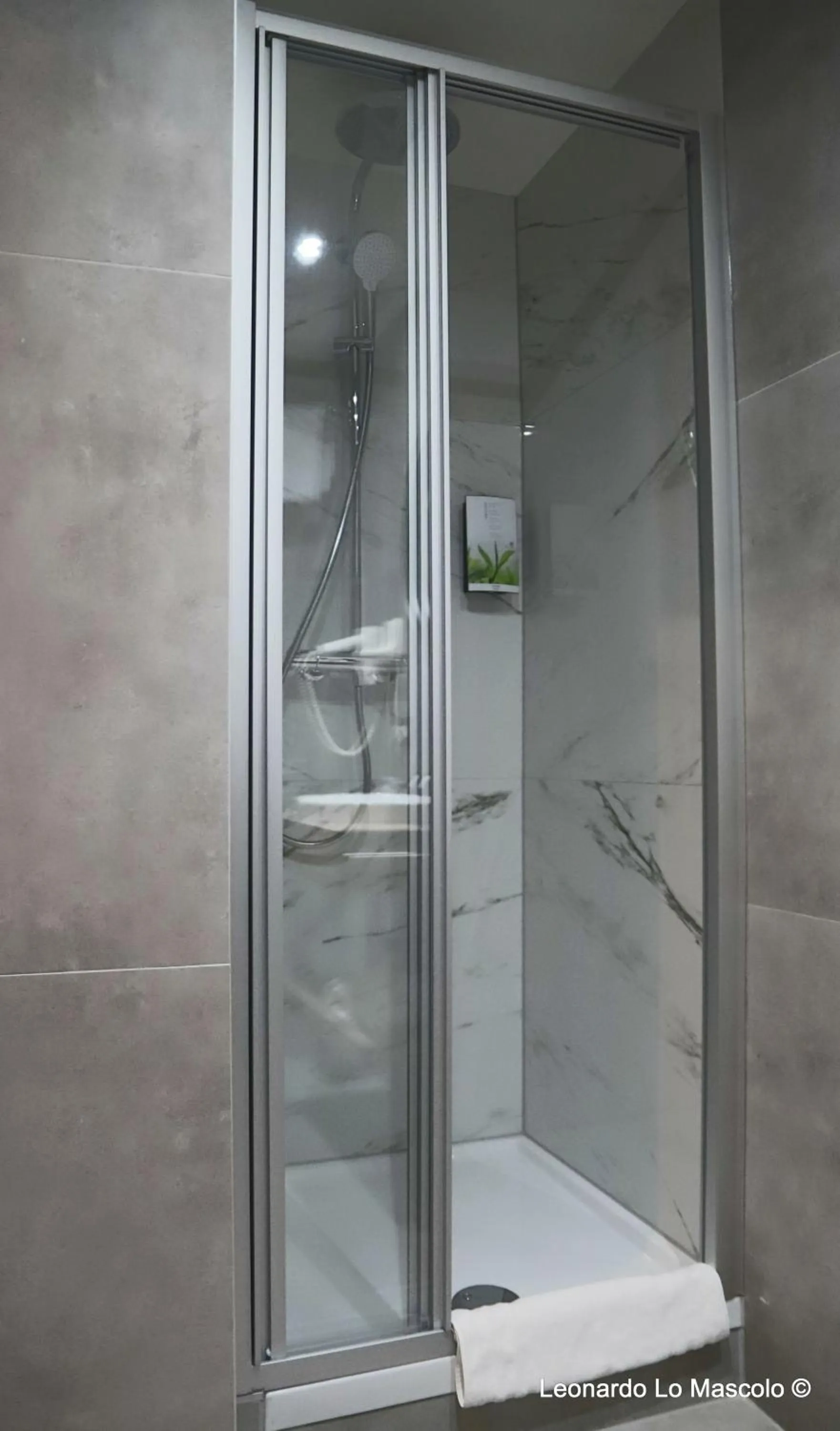 Shower in Hôtel de l'Univers Liège