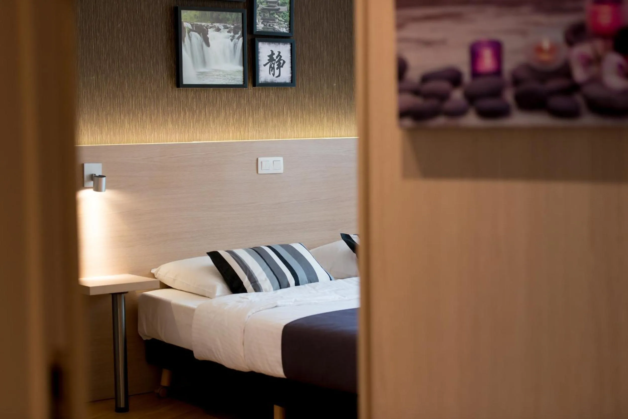 Bed in Hôtel de l'Univers Liège