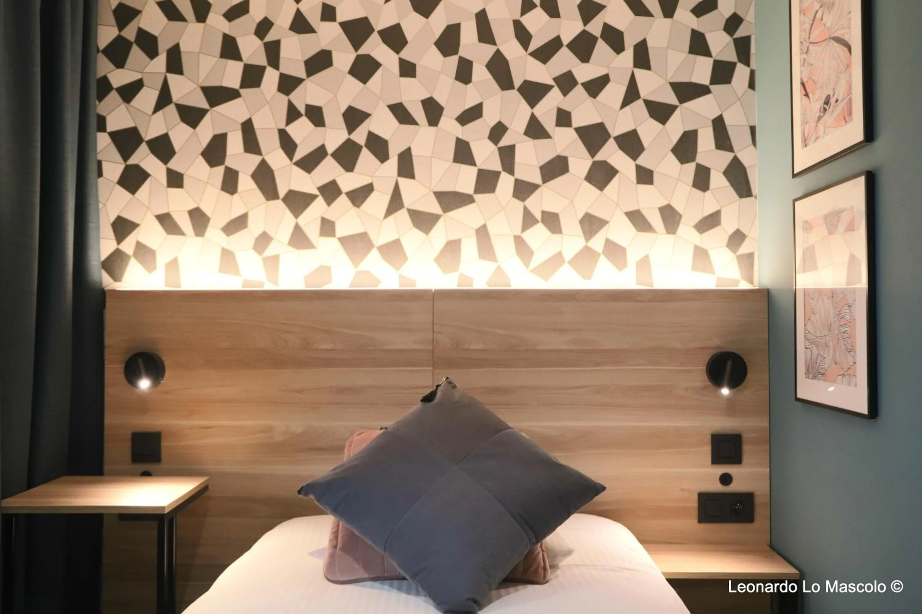 Bed in Hôtel de l'Univers Liège