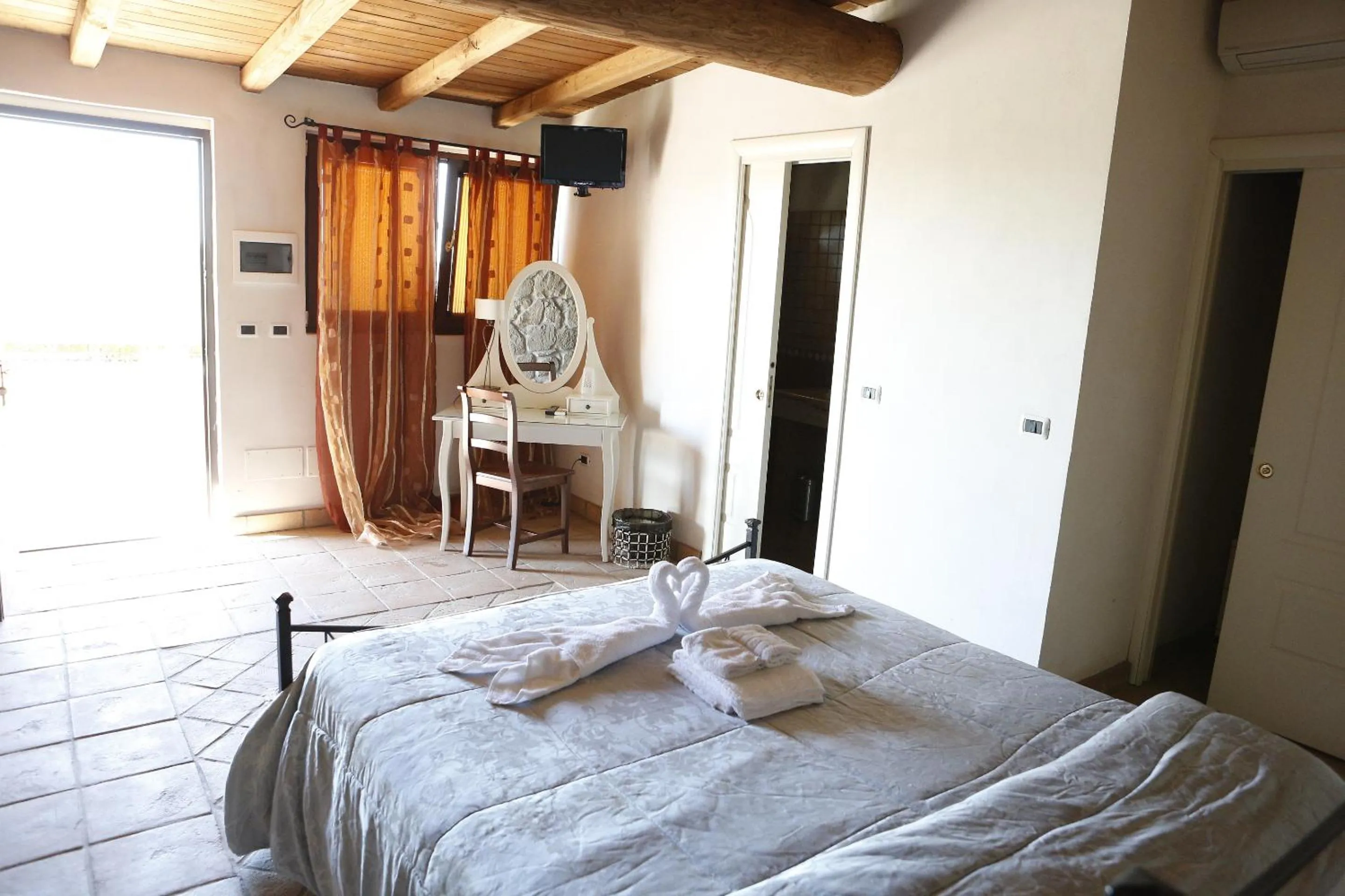 Bed in Il Borgo Ariccia Resort