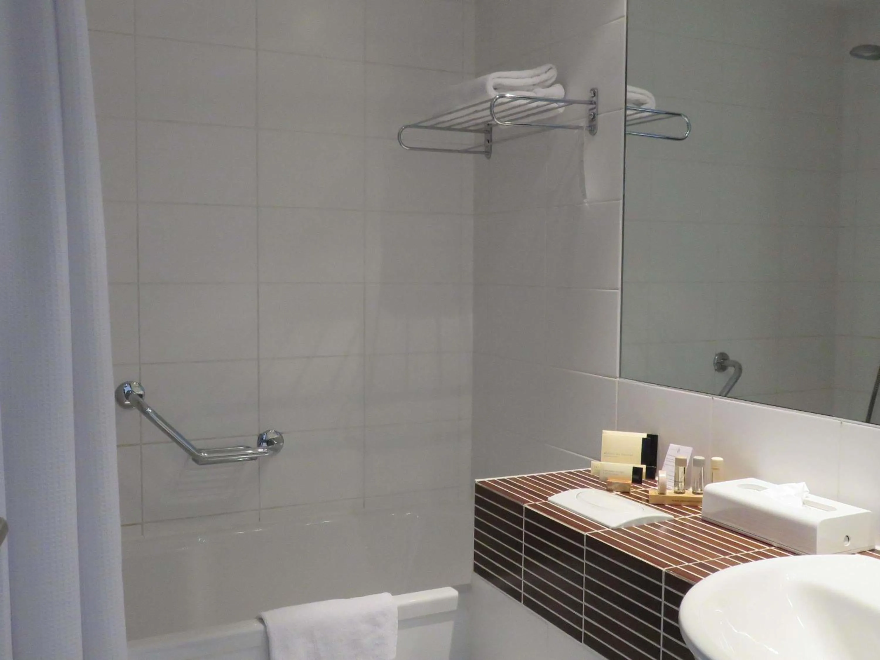 Bedroom in Hotel des Colonies Brussels by Mercure