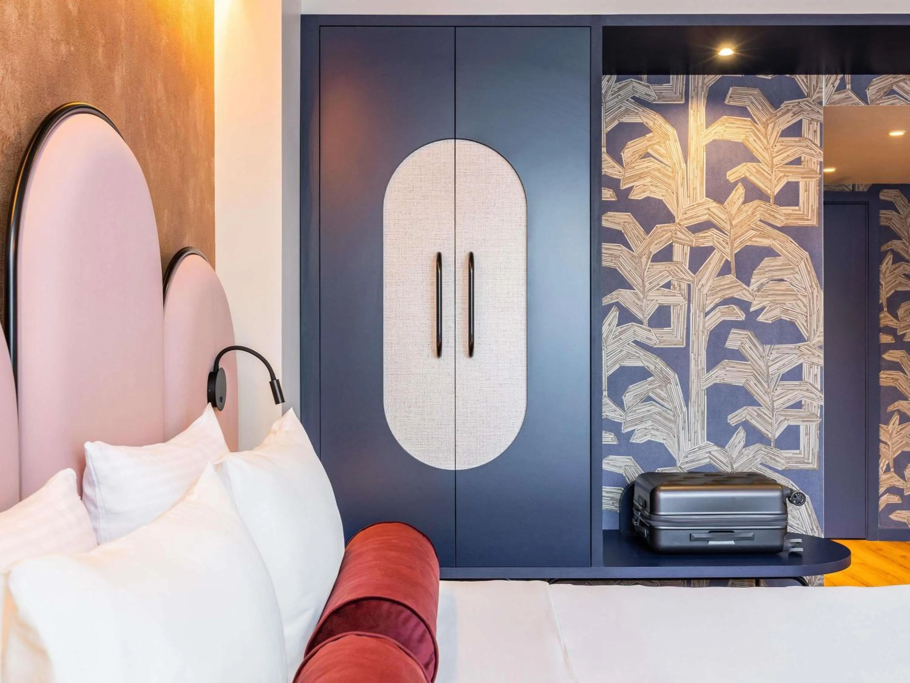 Bedroom, Bed in Hotel des Colonies Brussels by Mercure