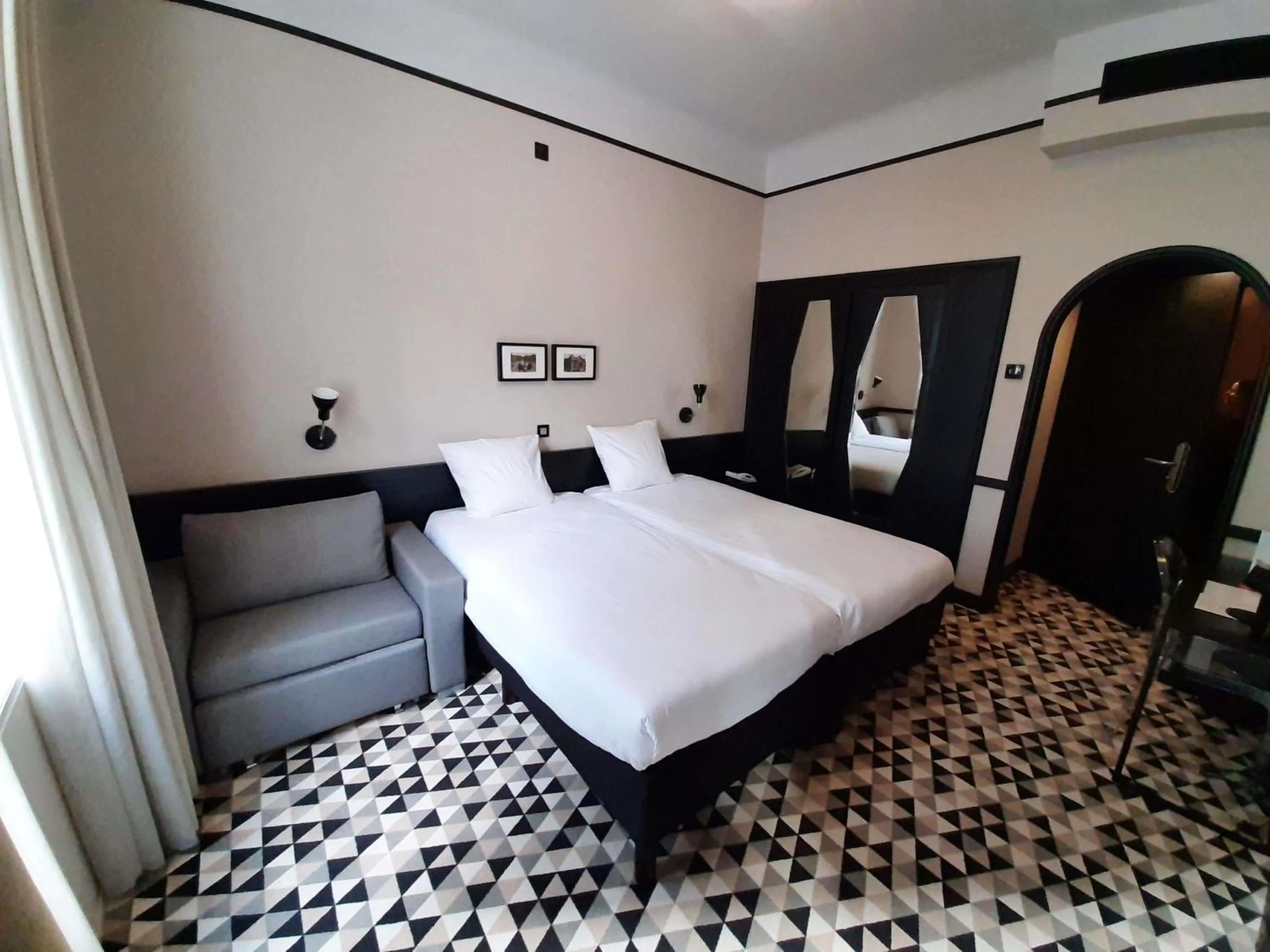 Bedroom, Bed in Hotel des Colonies Brussels by Mercure