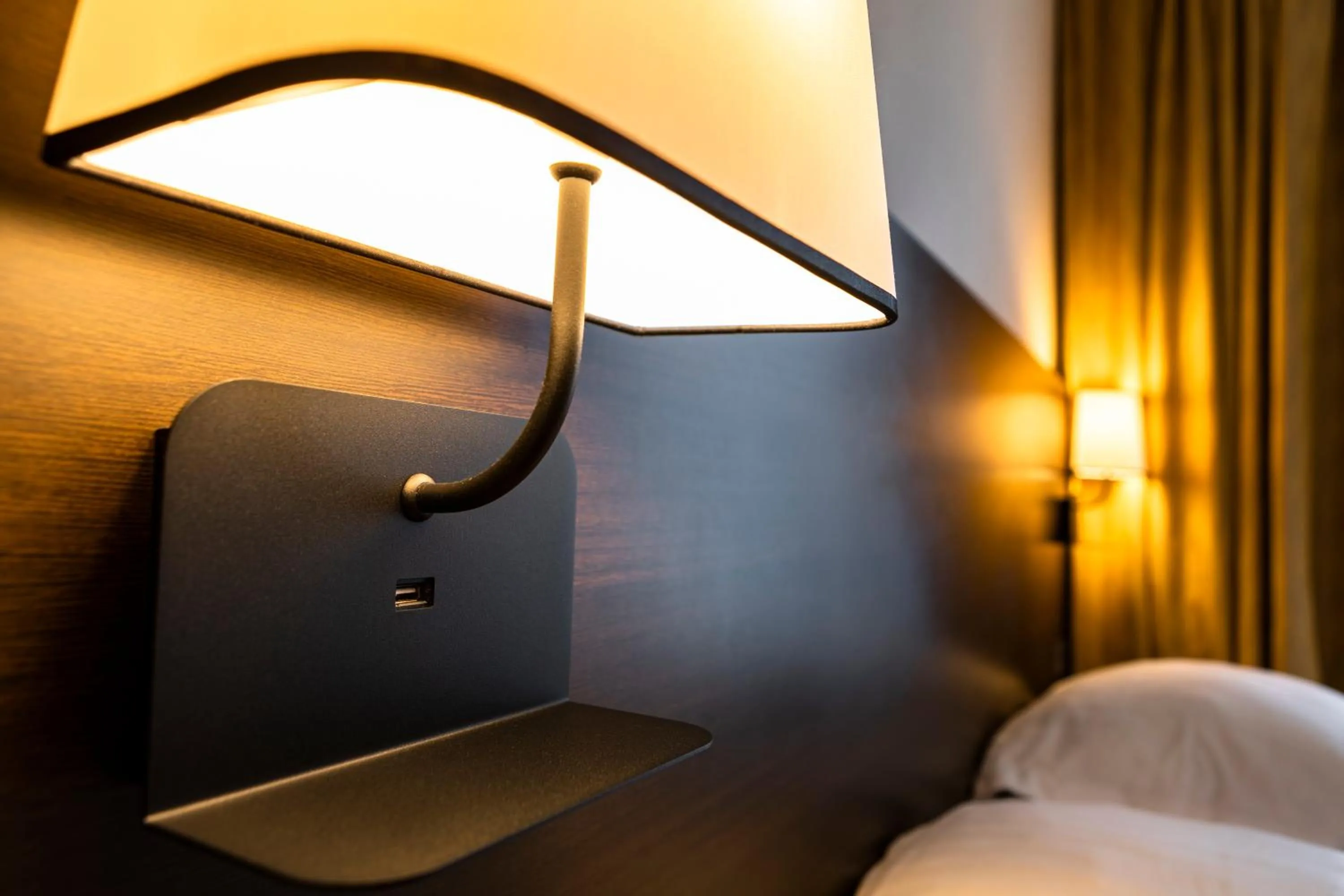 hair dresser, Bed in Escale Oceania Marseille Vieux Port