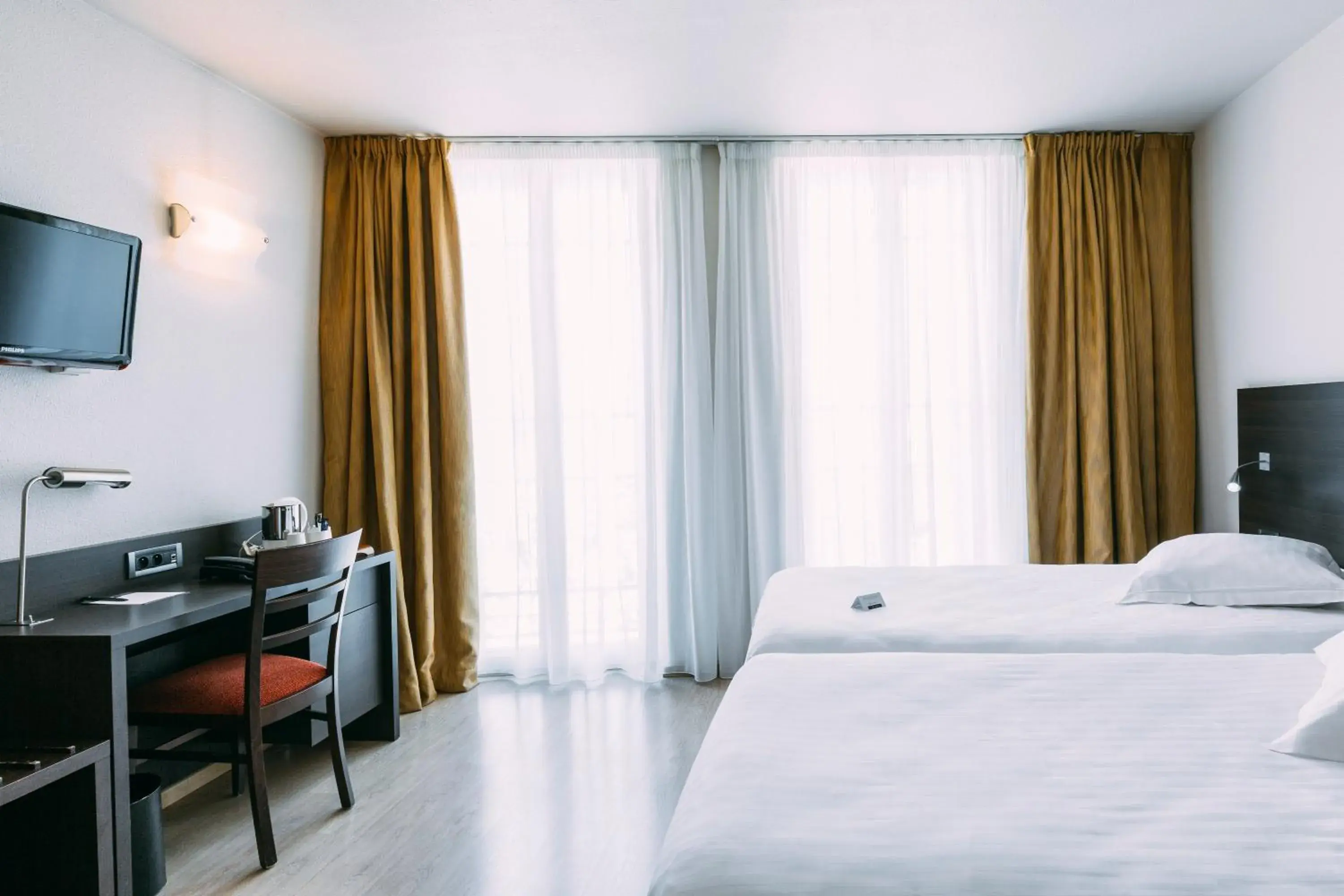 Deluxe Twin Room with Old Port Side View in Escale Oceania Marseille Vieux Port Deluxe Twin Room with Old Port Side View in Escale Oceania Marseille Vieux Port