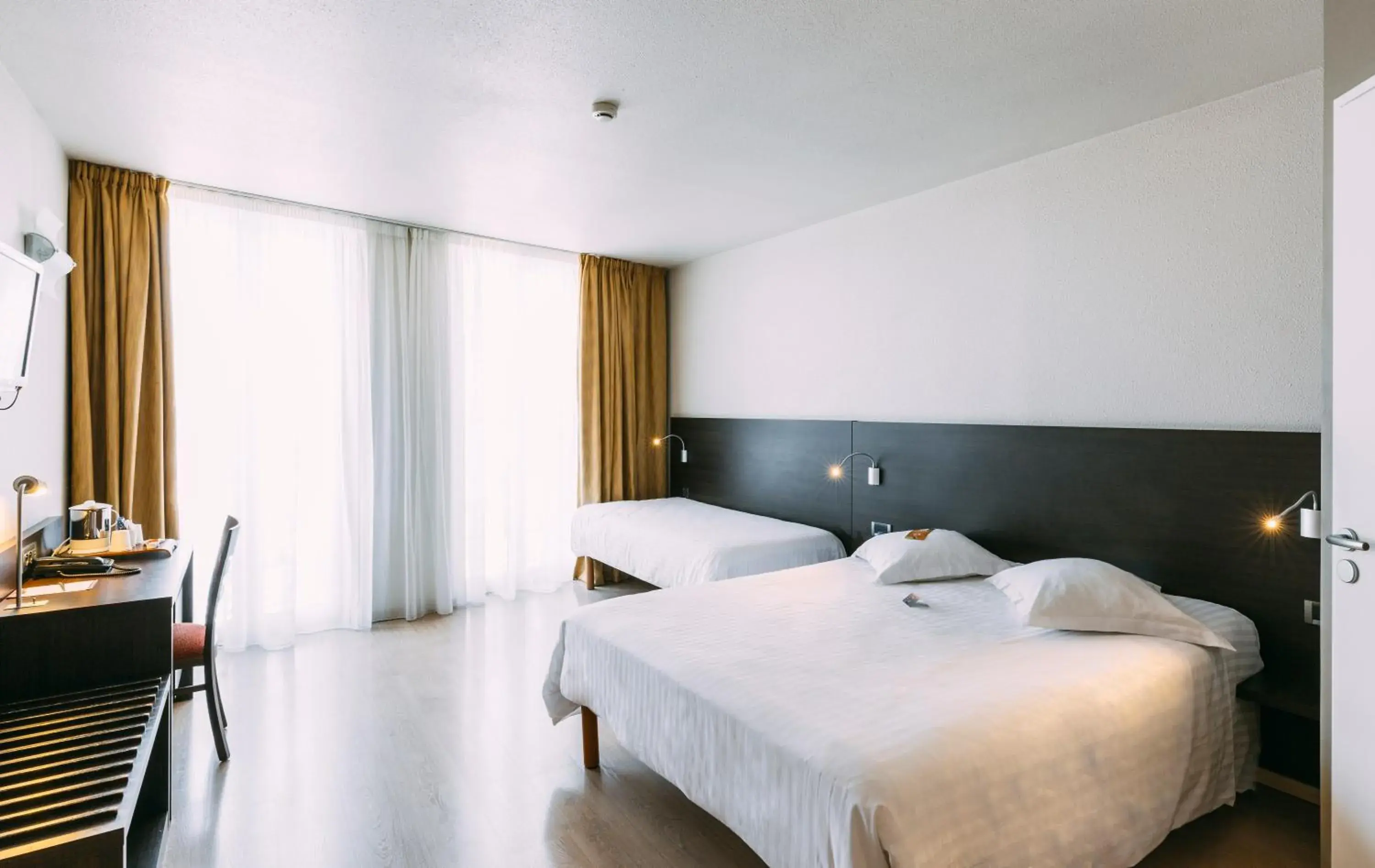 Deluxe Triple Room with Old Port Side View in Escale Oceania Marseille Vieux Port Deluxe Triple Room with Old Port Side View in Escale Oceania Marseille Vieux Port