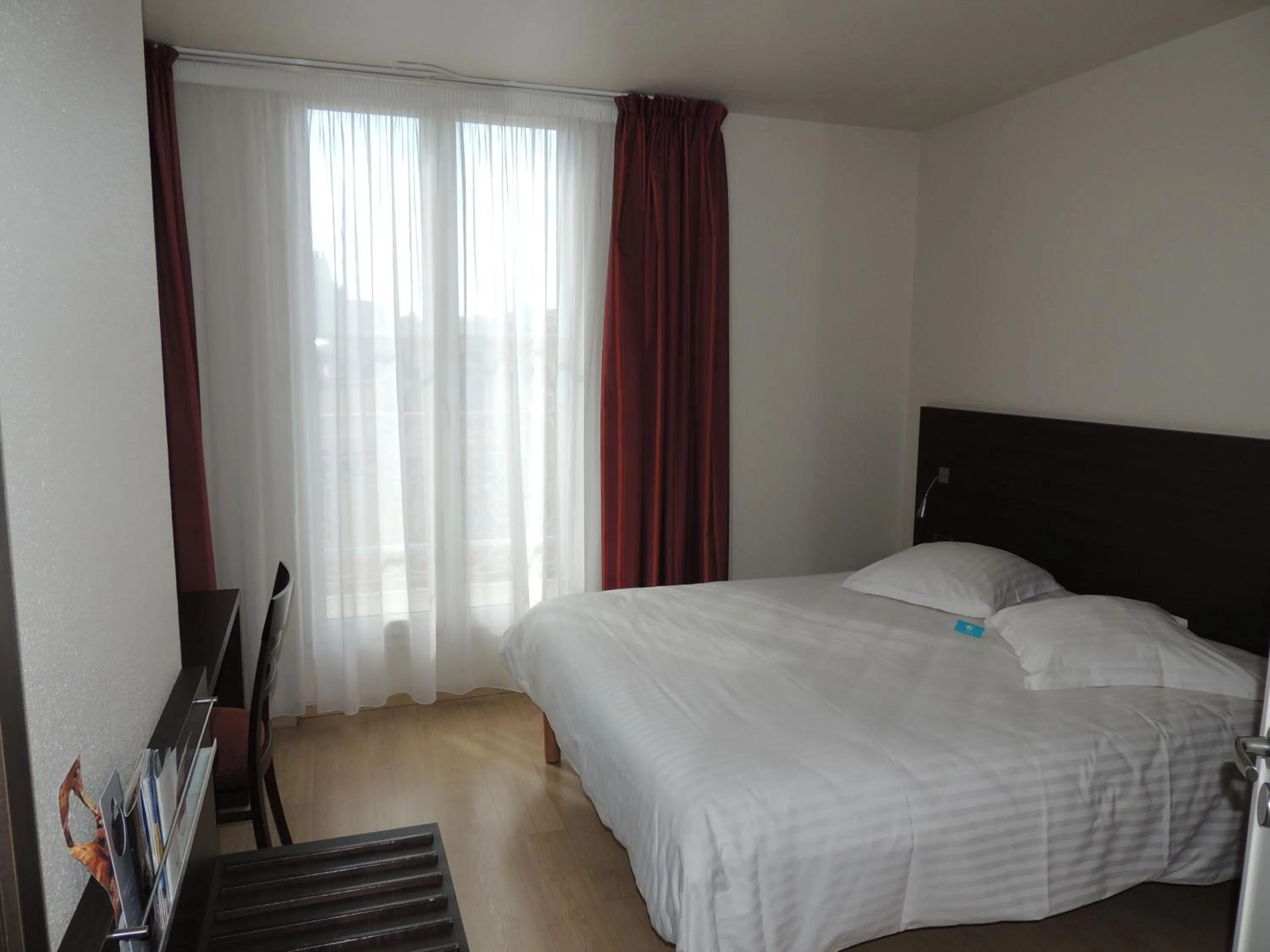 Bed in Escale Oceania Marseille Vieux Port