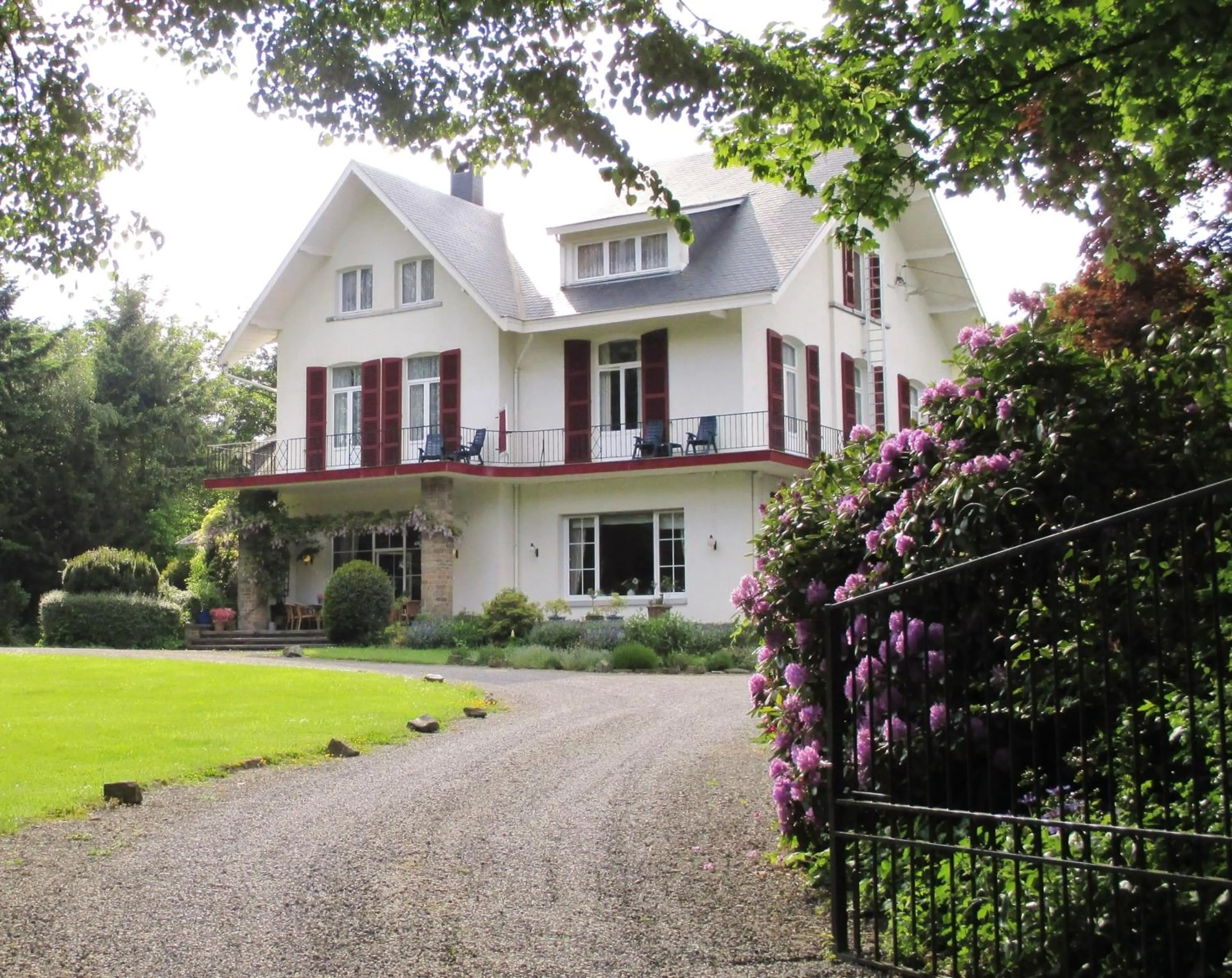 Facade/entrance in Hotel La Heid des Pairs