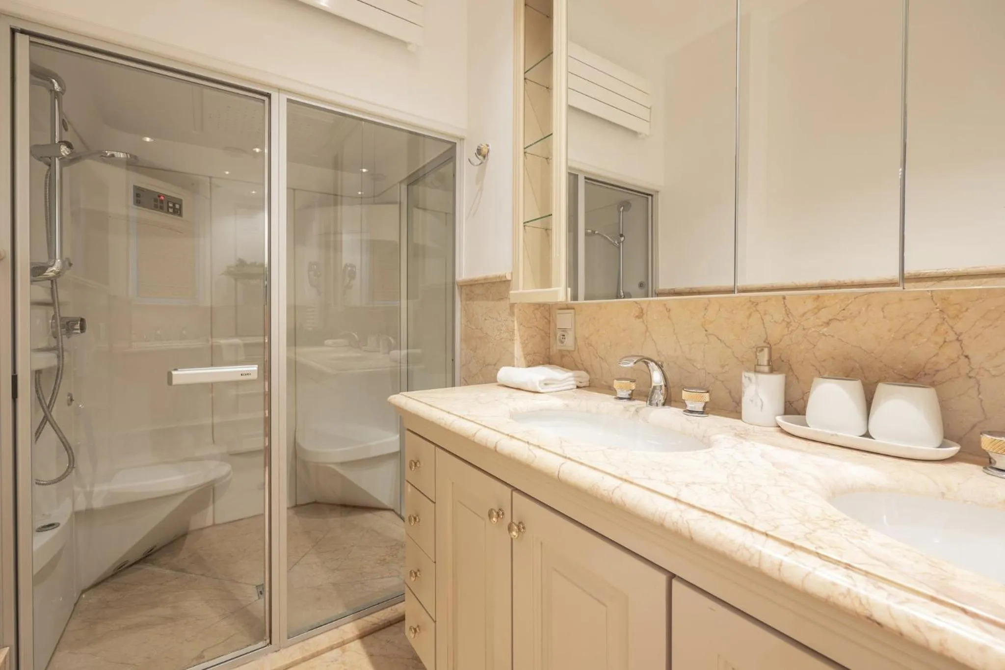 Bathroom in Leonardo Hotel Antwerp The Plaza