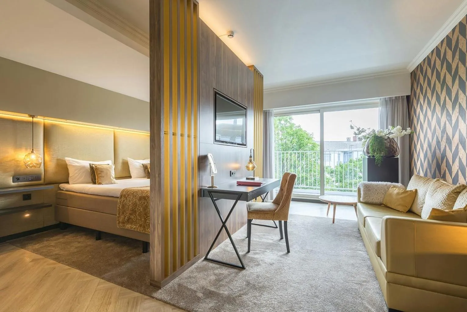 Photo of the whole room, Bed in Leonardo Hotel Antwerp The Plaza