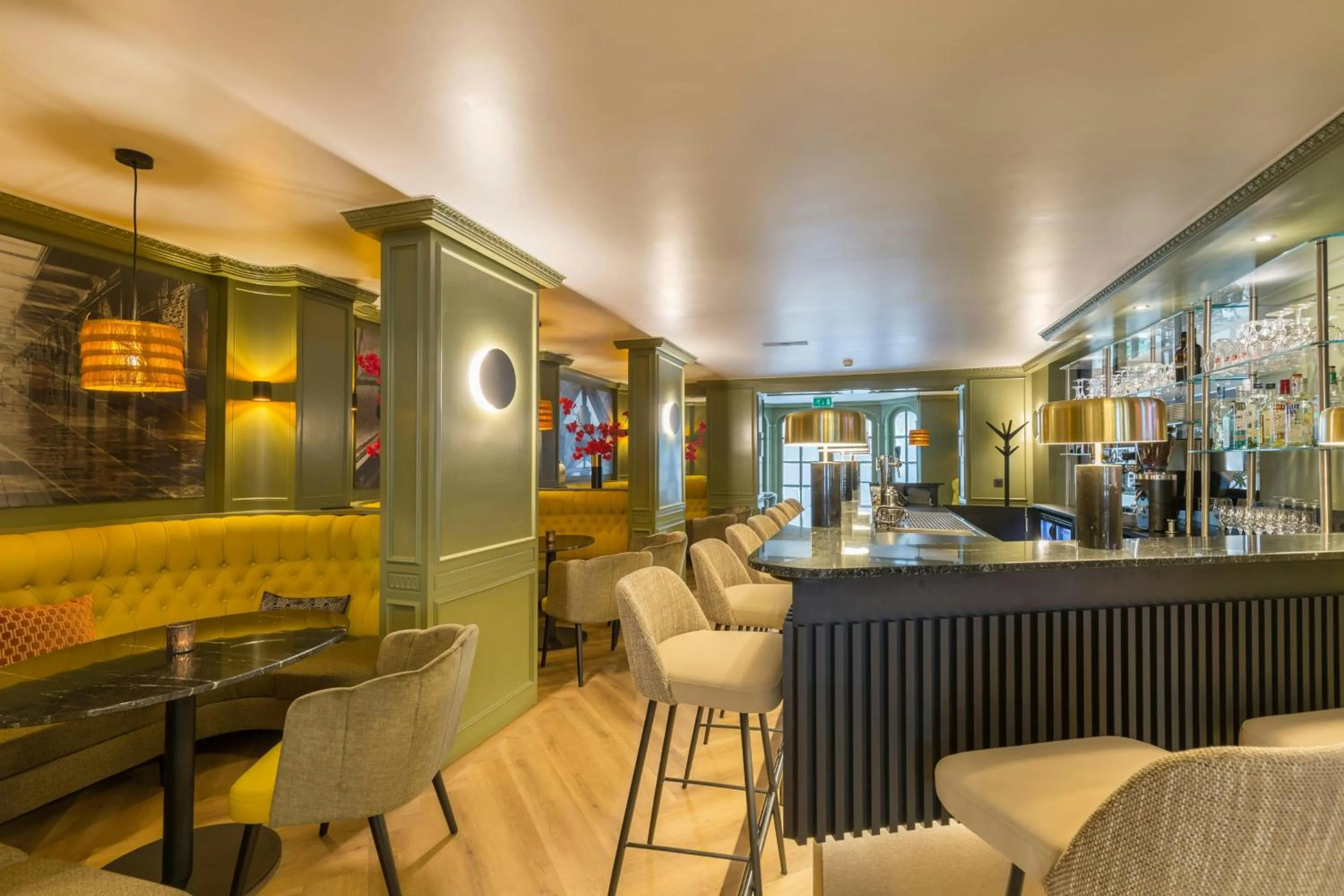 Lounge or bar in Leonardo Hotel Antwerp The Plaza