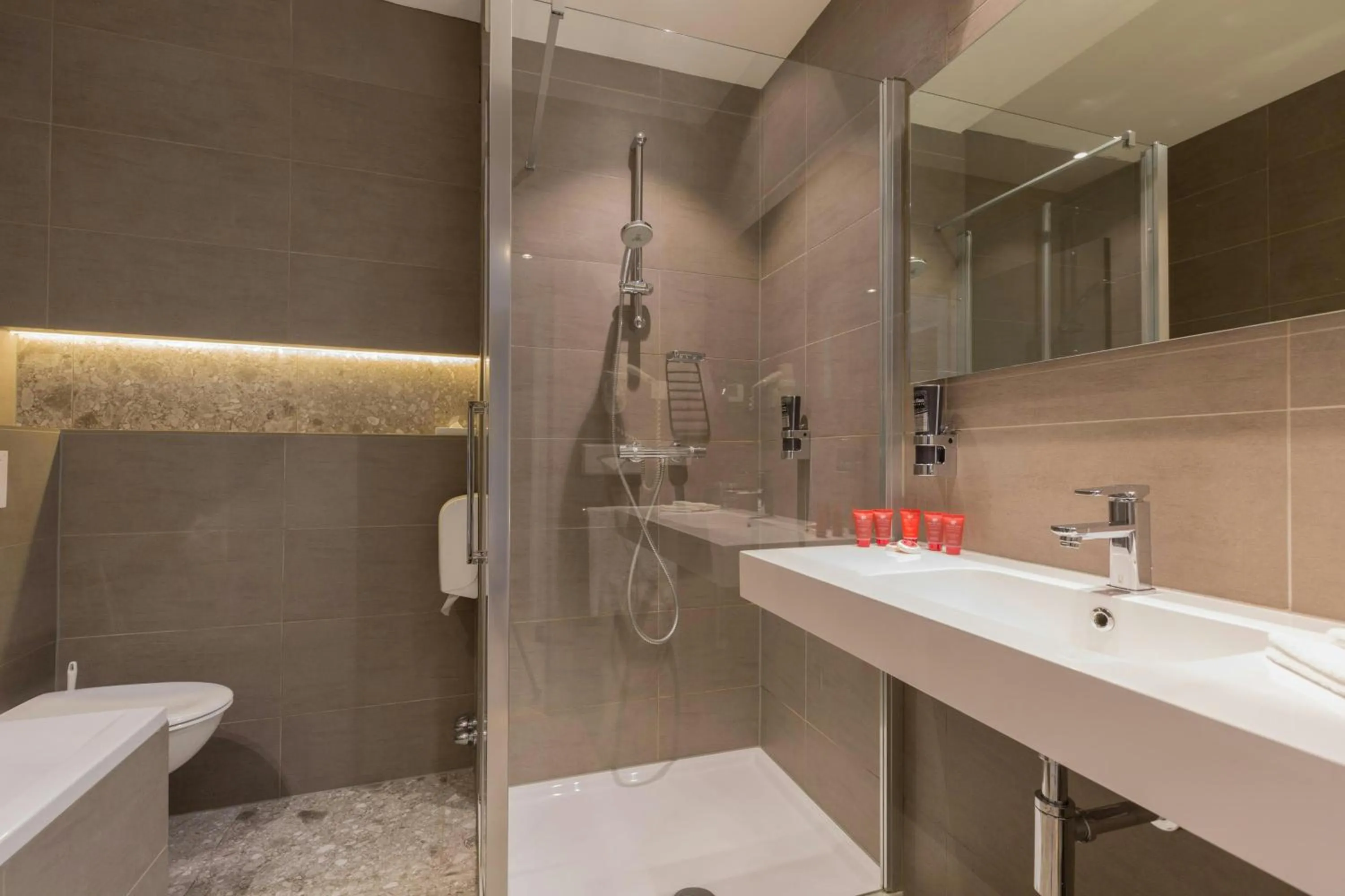 Bathroom in Leonardo Hotel Antwerp The Plaza