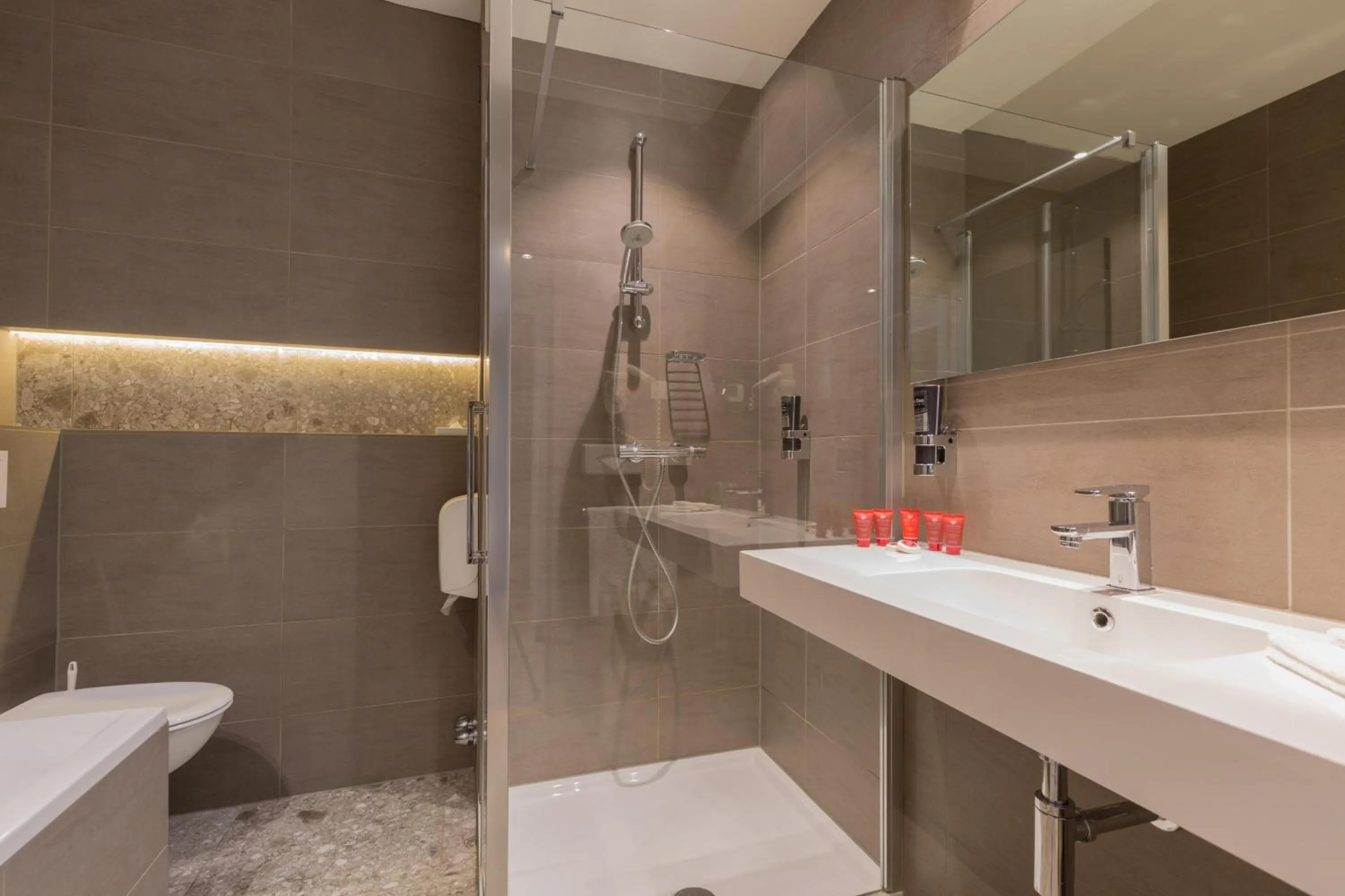 Bathroom in Leonardo Hotel Antwerp The Plaza