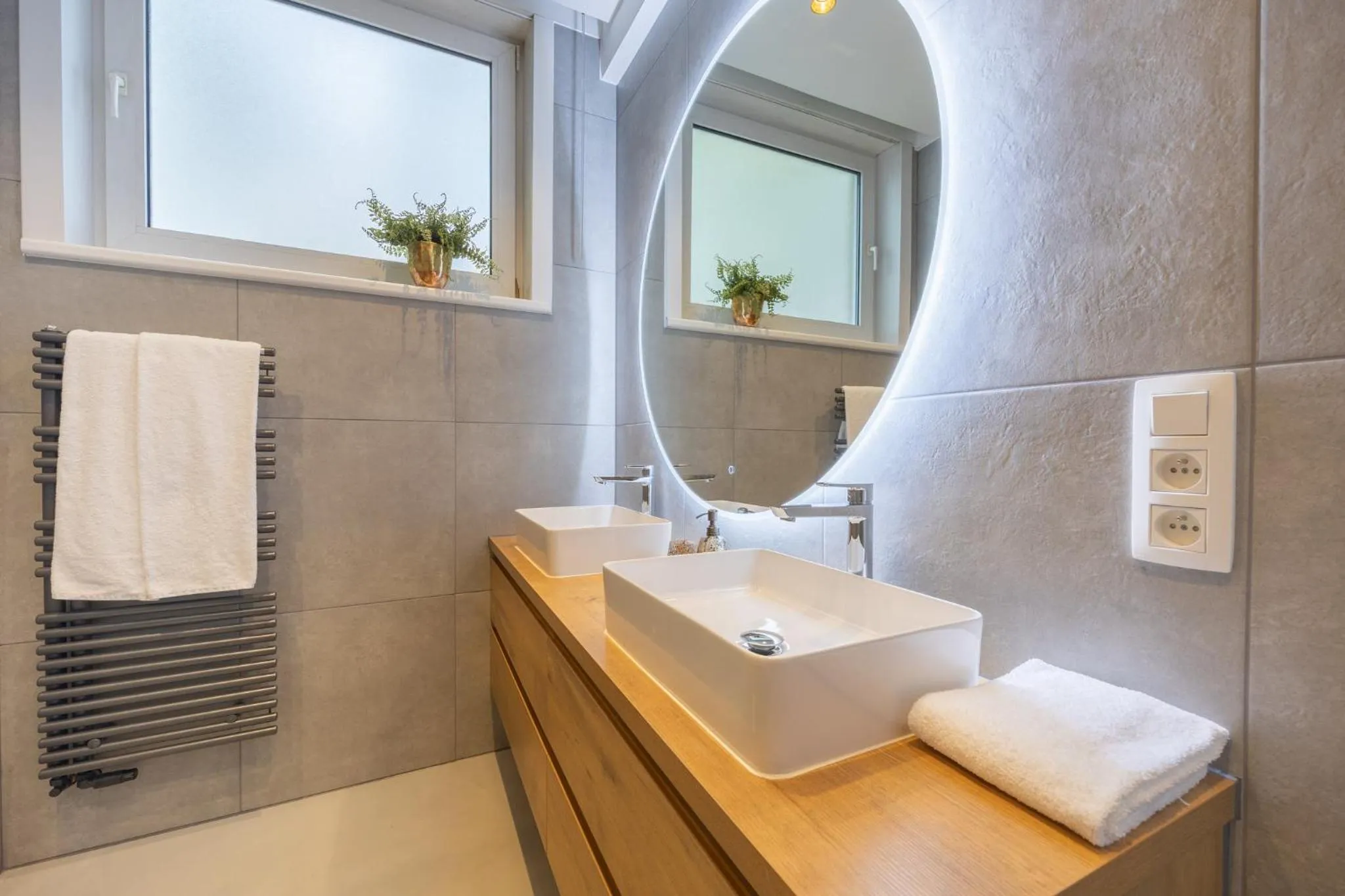 Bathroom in Leonardo Hotel Antwerp The Plaza