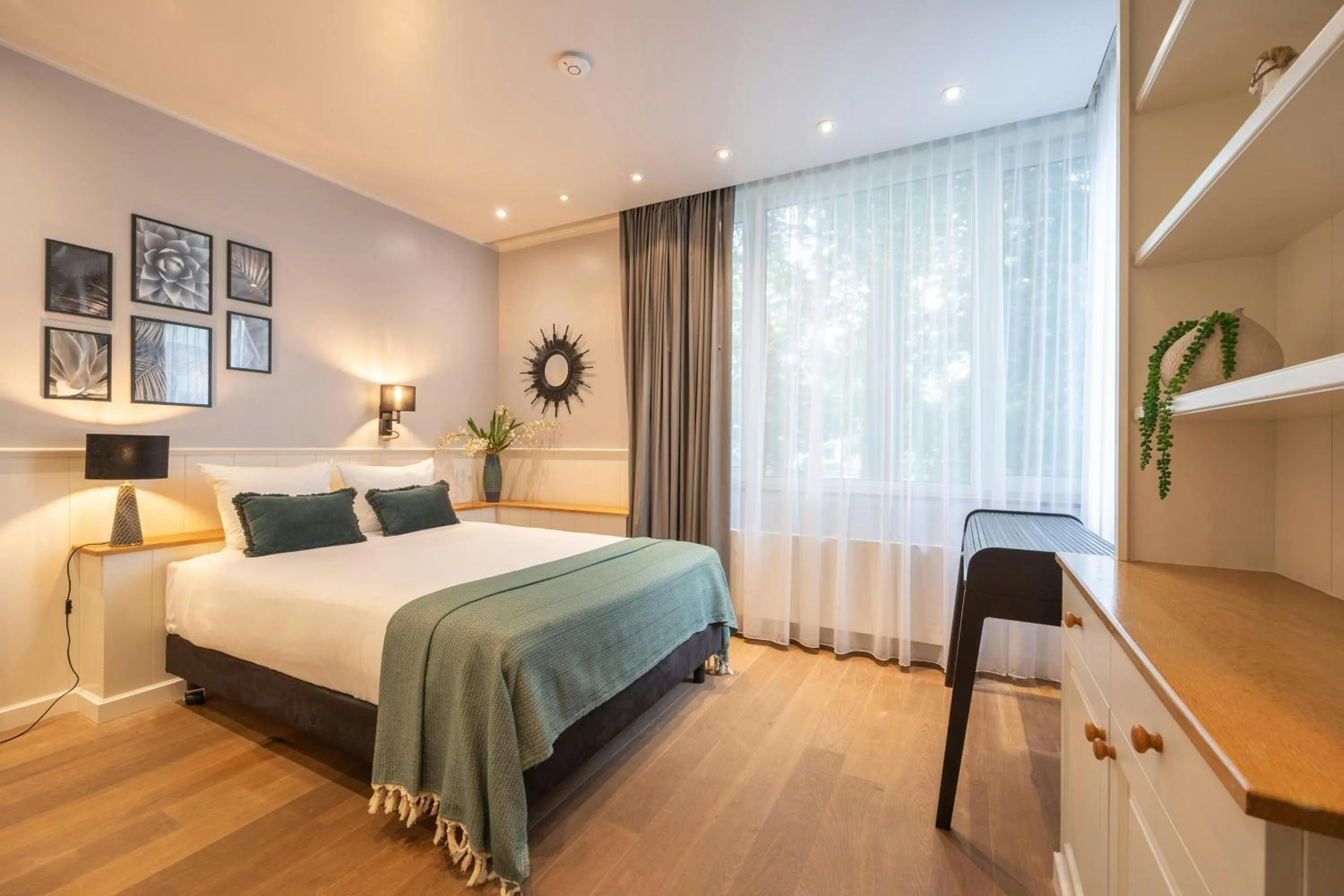 Bedroom, Bed in Leonardo Hotel Antwerp The Plaza