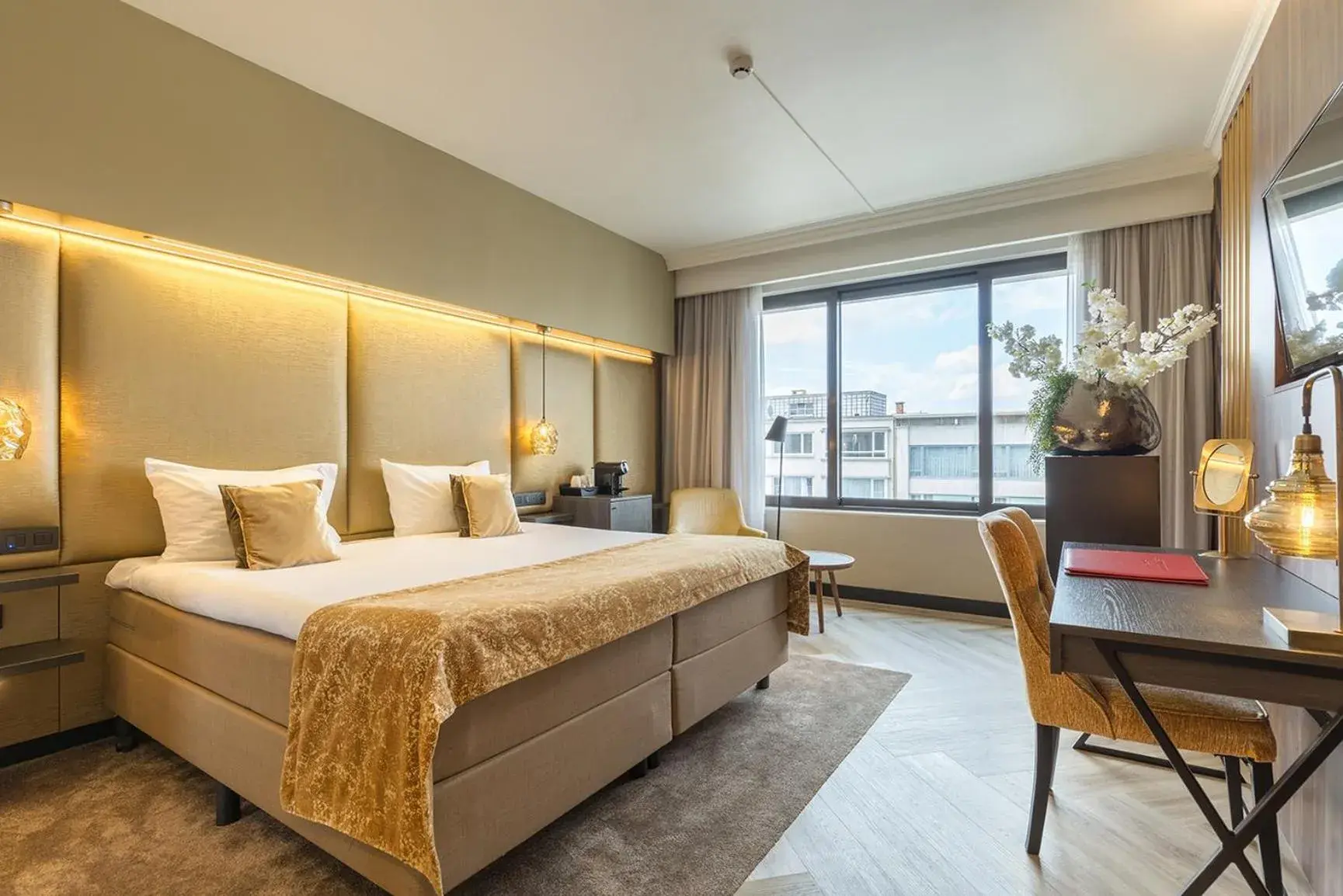 Photo of the whole room, Bed in Leonardo Hotel Antwerp The Plaza Photo of the whole room, Bed in Leonardo Hotel Antwerp The Plaza