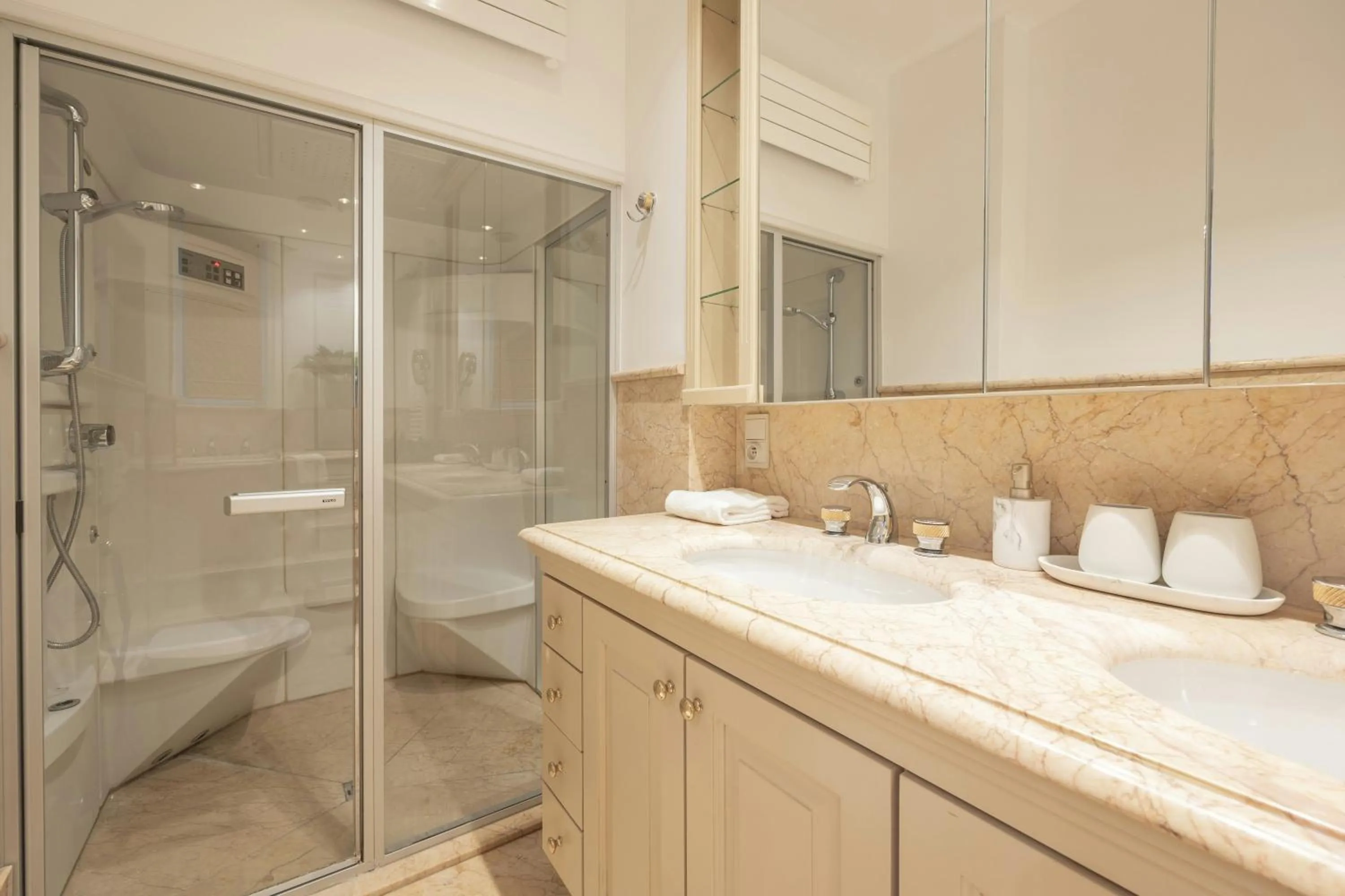 Bathroom in Leonardo Hotel Antwerp The Plaza