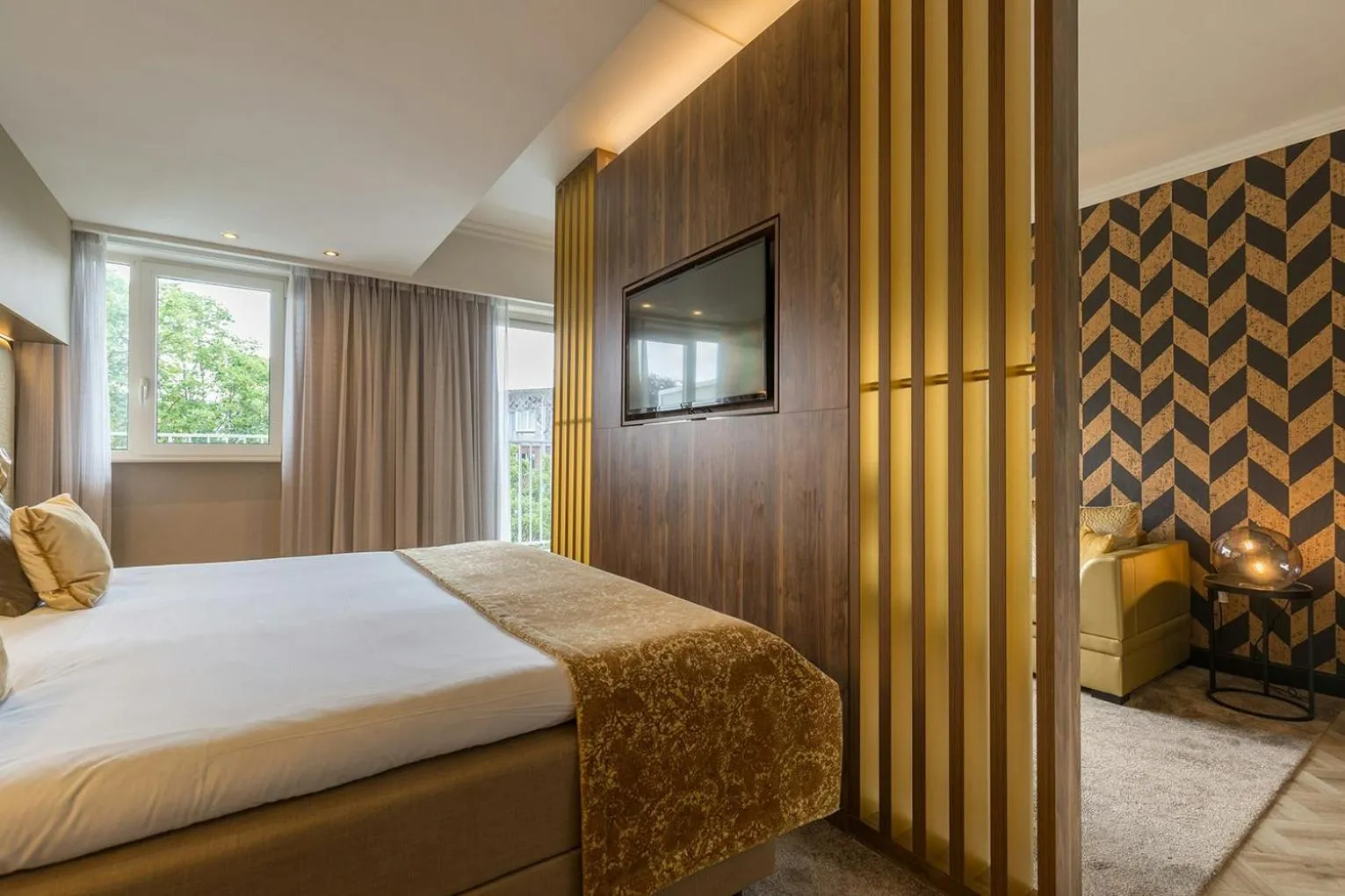 Photo of the whole room, Bed in Leonardo Hotel Antwerp The Plaza