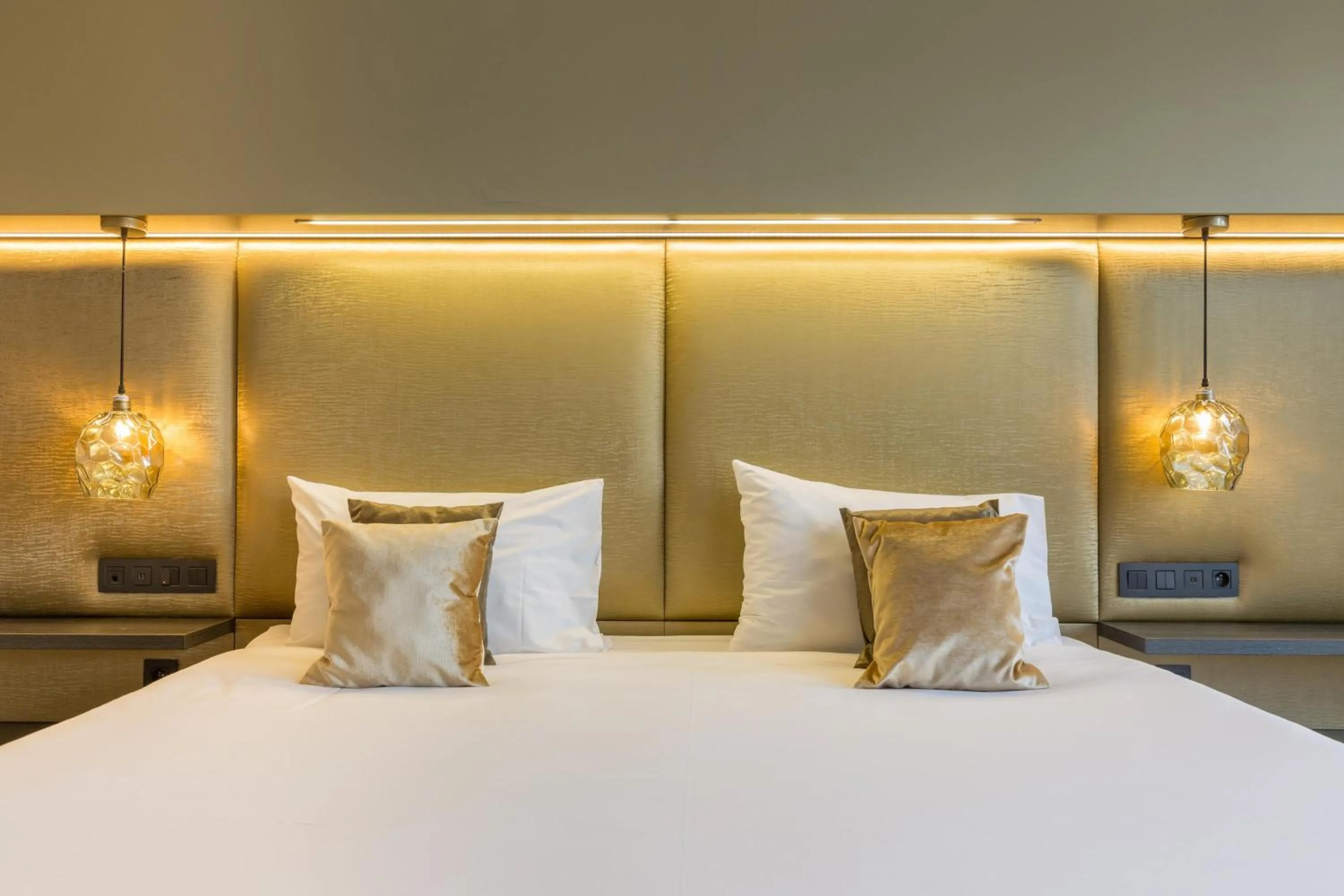 Photo of the whole room, Bed in Leonardo Hotel Antwerp The Plaza